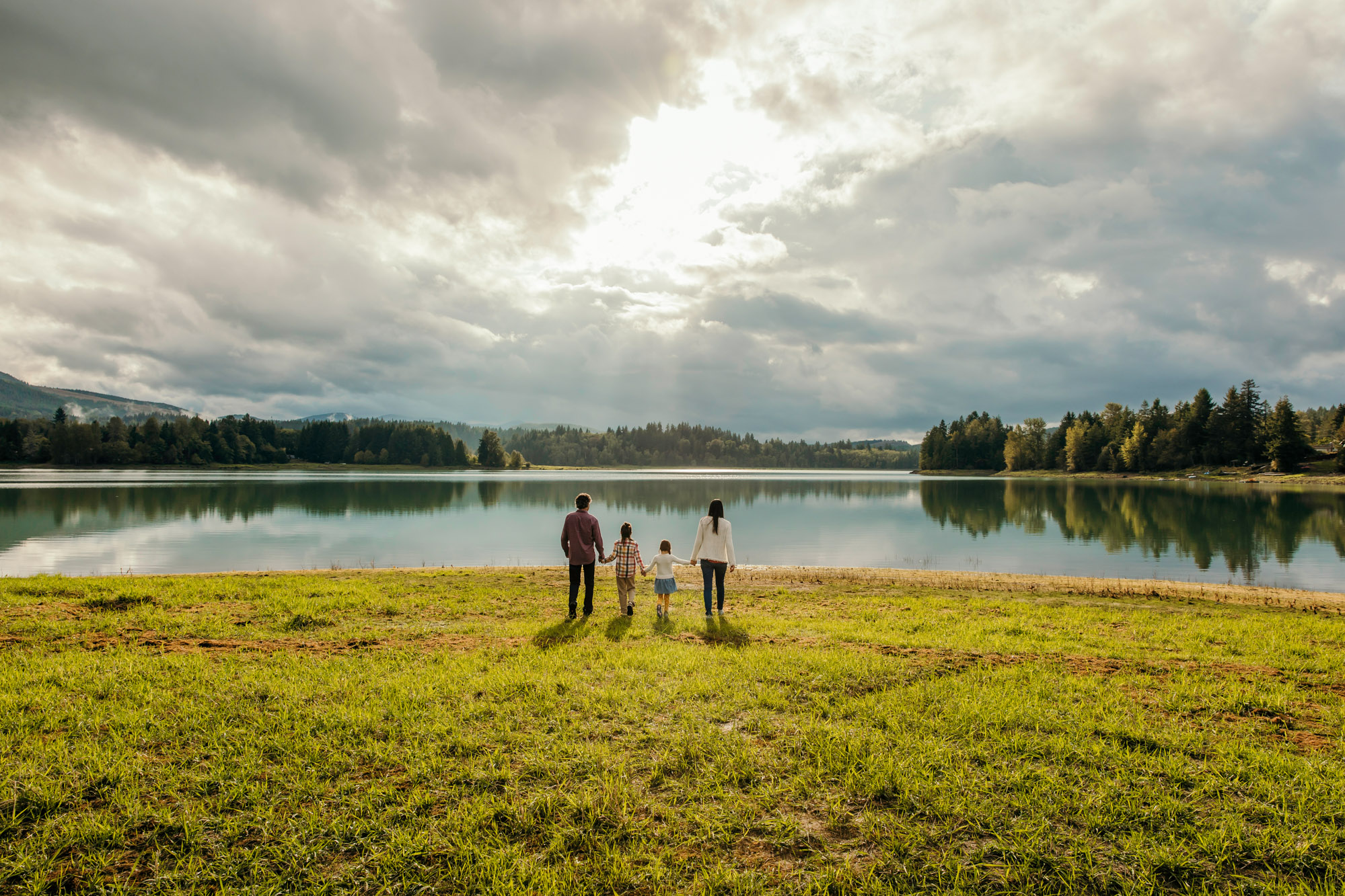 Family of four at Alder lake by Seattle family photographer James Thomas Long Photography