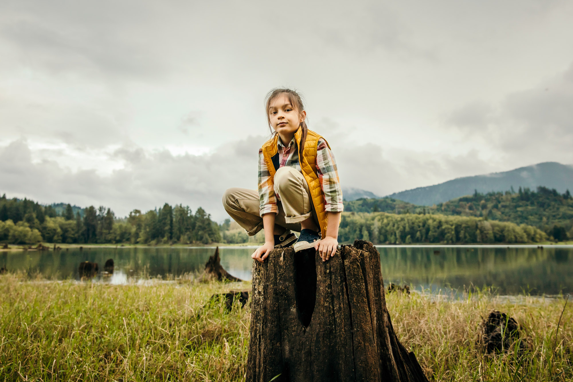 Family of four at Alder lake by Seattle family photographer James Thomas Long Photography