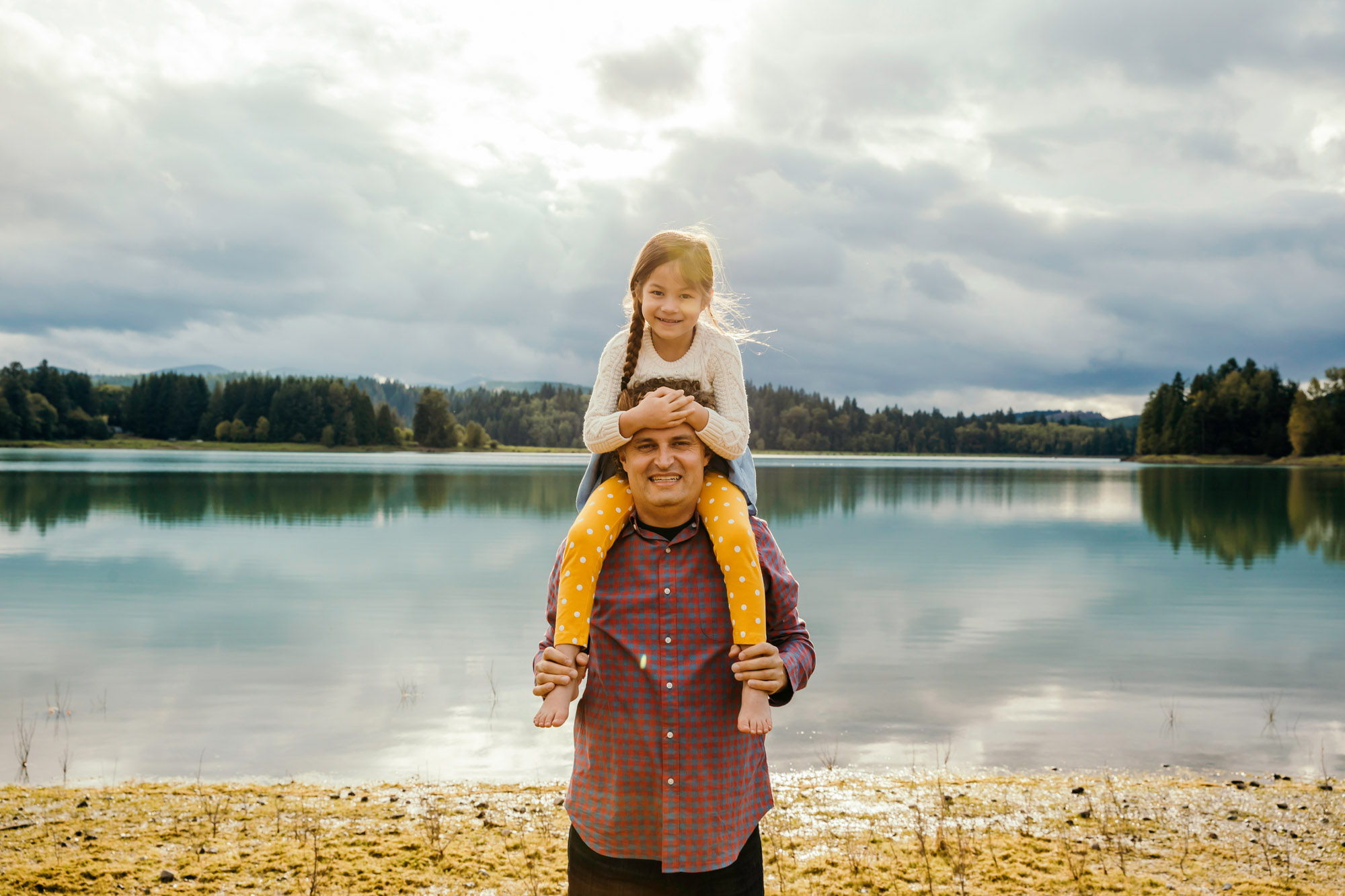 Family of four at Alder lake by Seattle family photographer James Thomas Long Photography