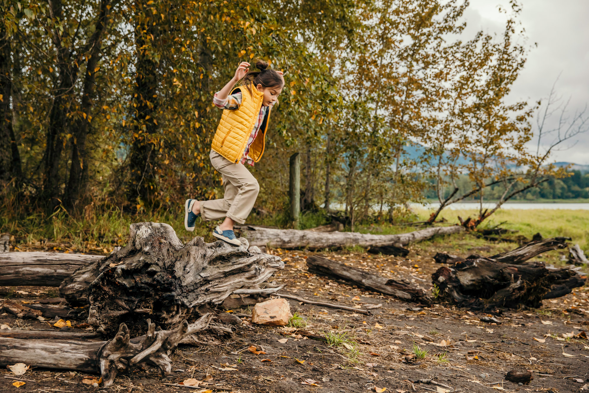 Family of four at Alder lake by Seattle family photographer James Thomas Long Photography