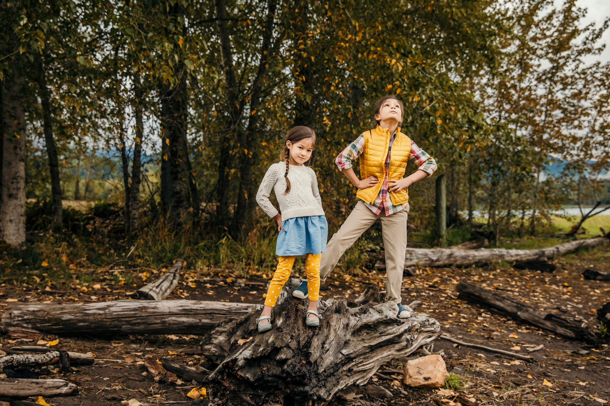 Family of four at Alder lake by Seattle family photographer James Thomas Long Photography