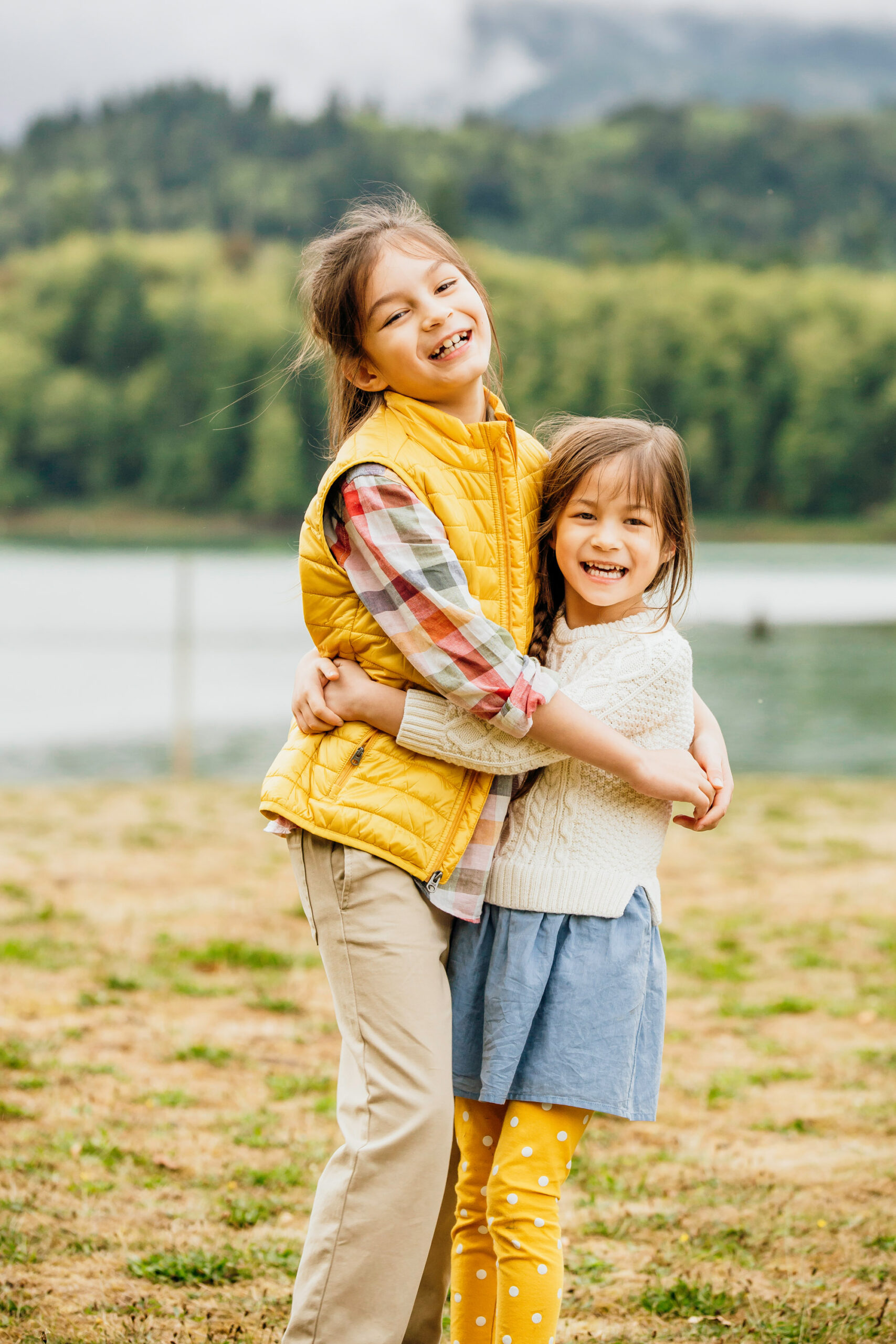 Family of four at Alder lake by Seattle family photographer James Thomas Long Photography