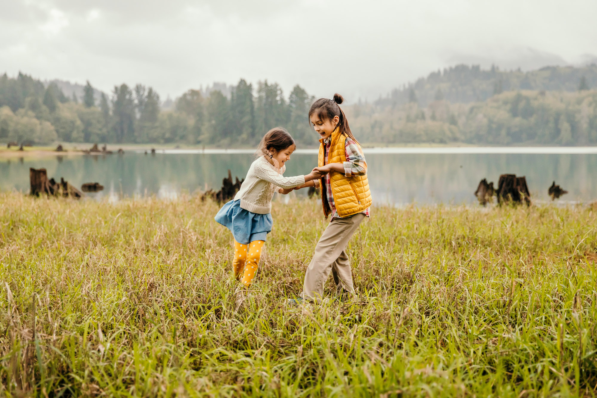 Family of four at Alder lake by Seattle family photographer James Thomas Long Photography