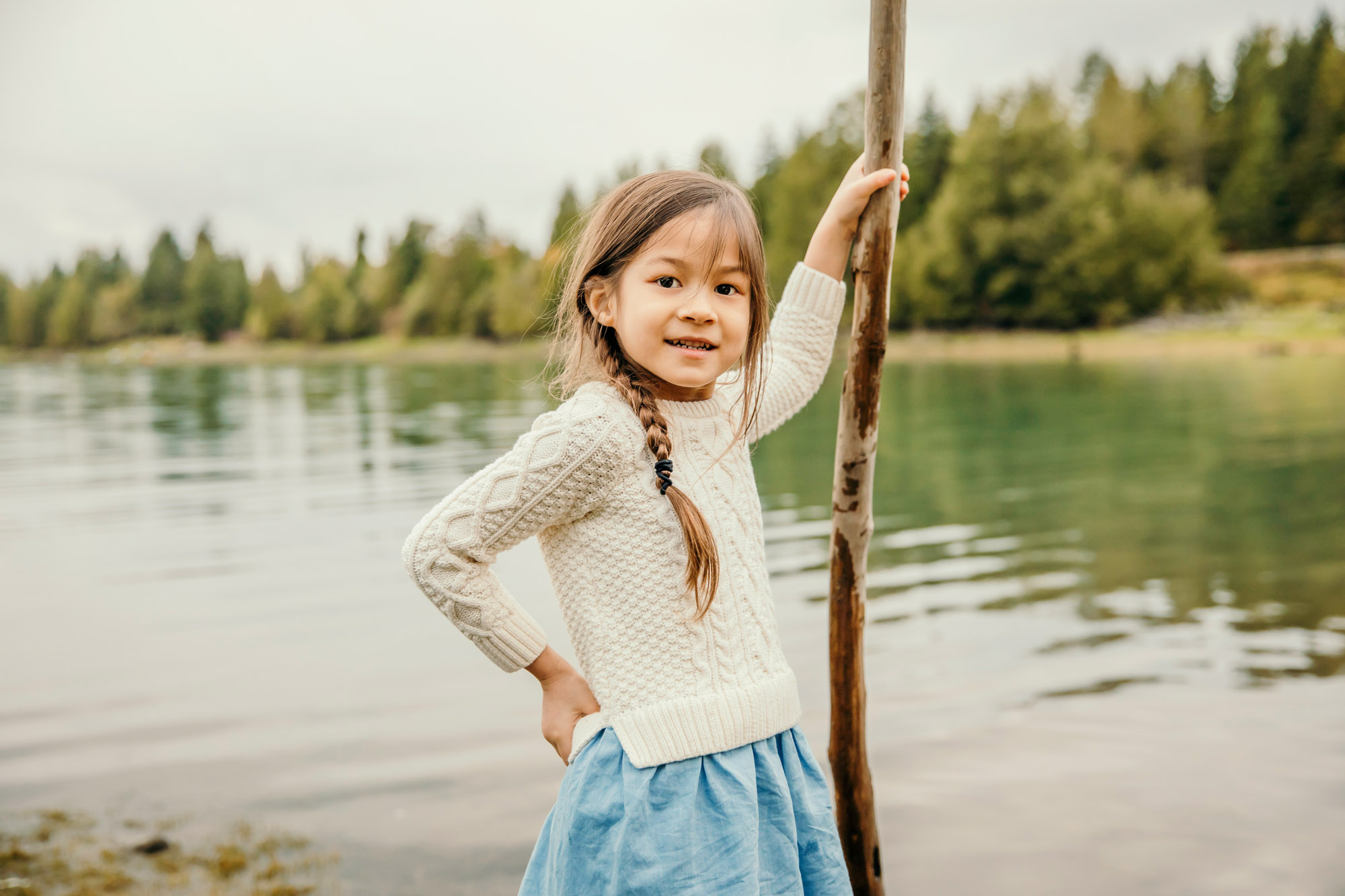 Family of four at Alder lake by Seattle family photographer James Thomas Long Photography