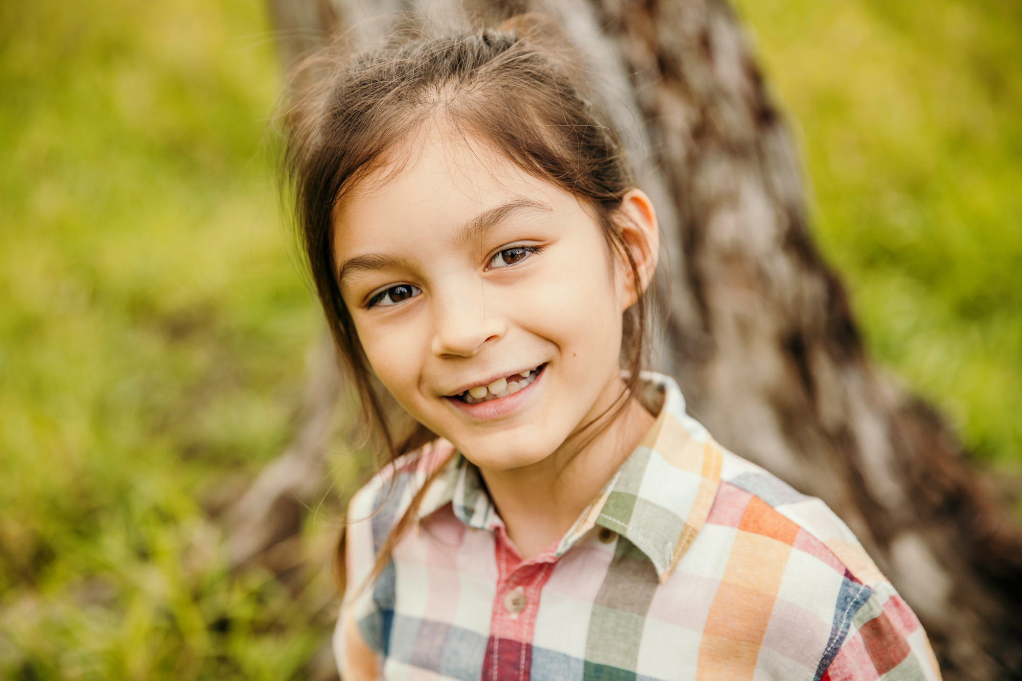 Family of four at Alder lake by Seattle family photographer James Thomas Long Photography