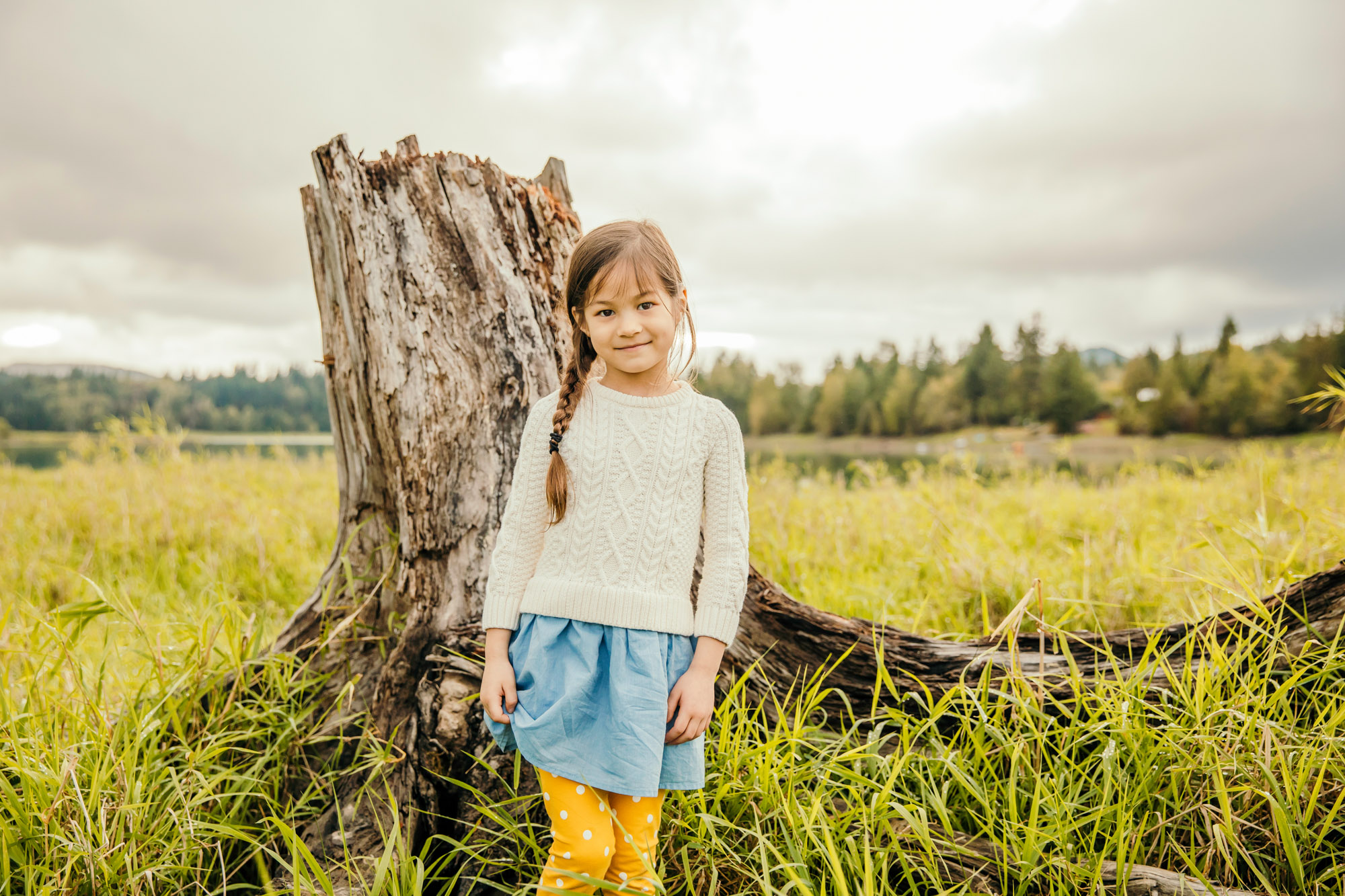 Family of four at Alder lake by Seattle family photographer James Thomas Long Photography