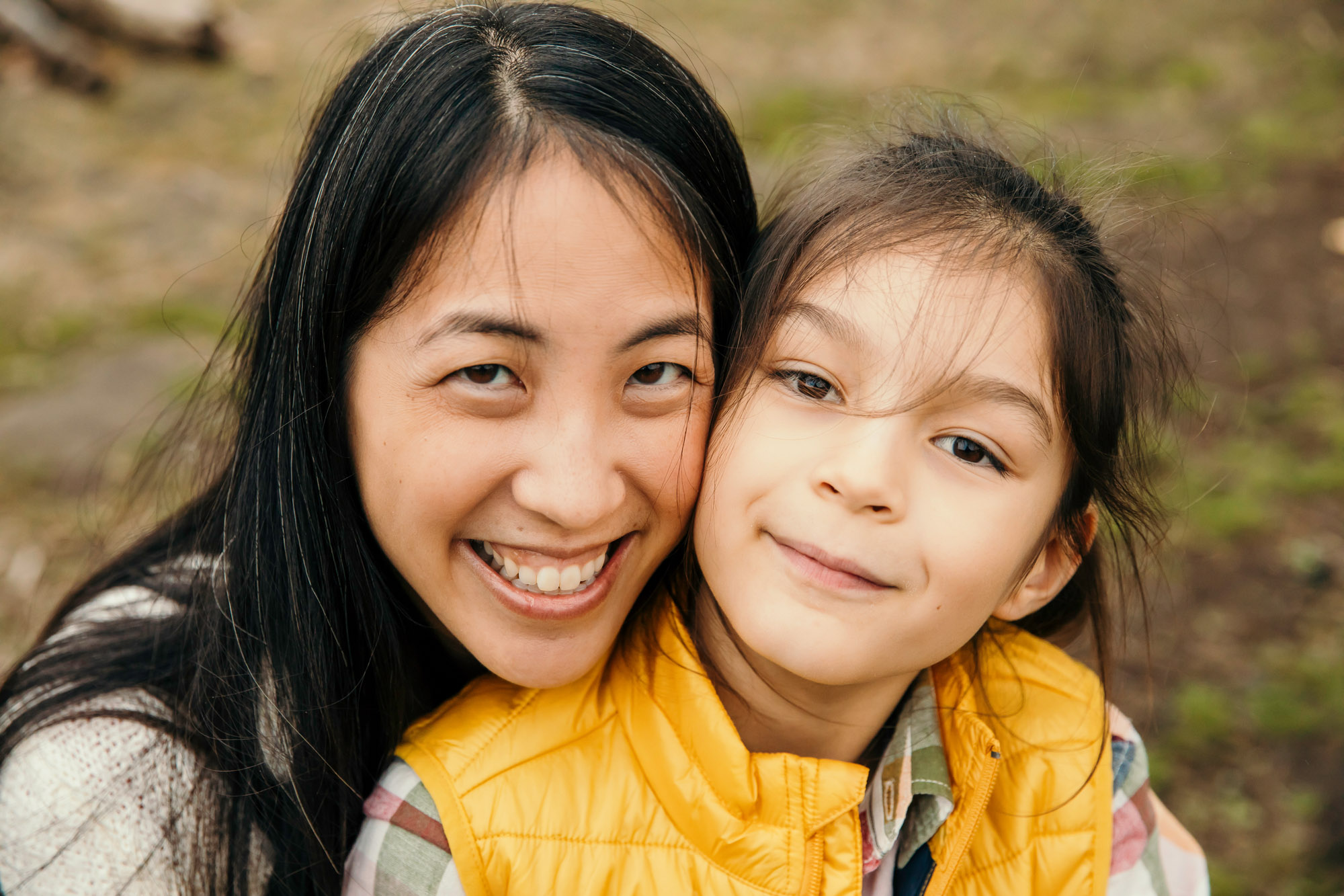 Family of four at Alder lake by Seattle family photographer James Thomas Long Photography