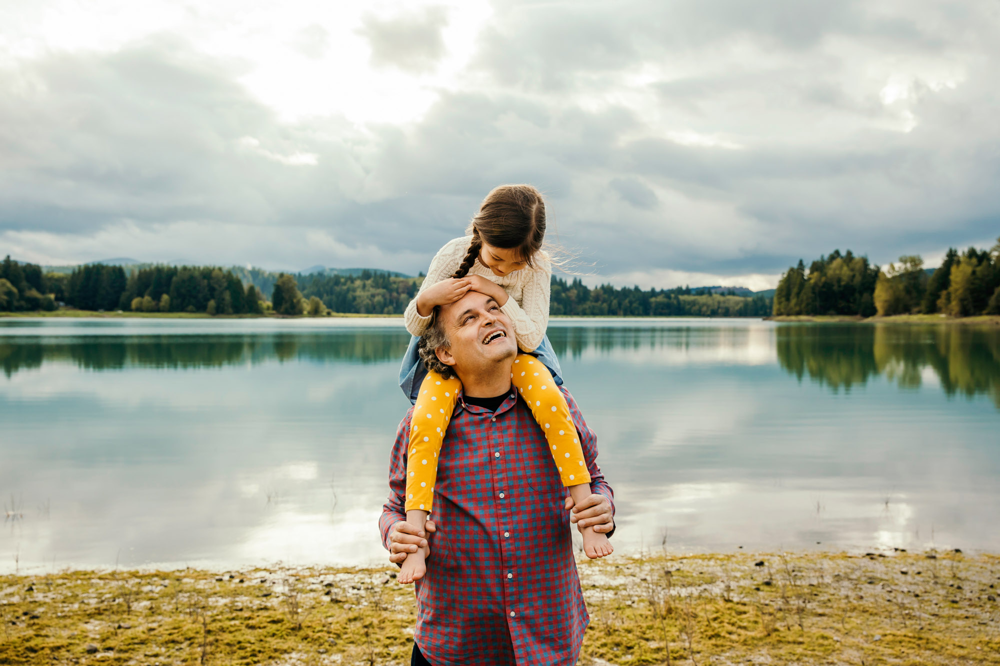 Family of four at Alder lake by Seattle family photographer James Thomas Long Photography