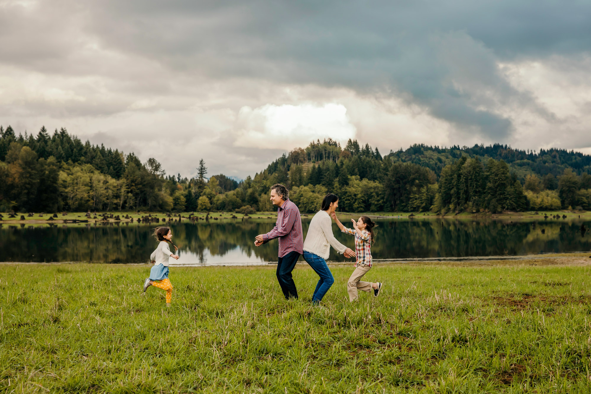 Family of four at Alder lake by Seattle family photographer James Thomas Long Photography