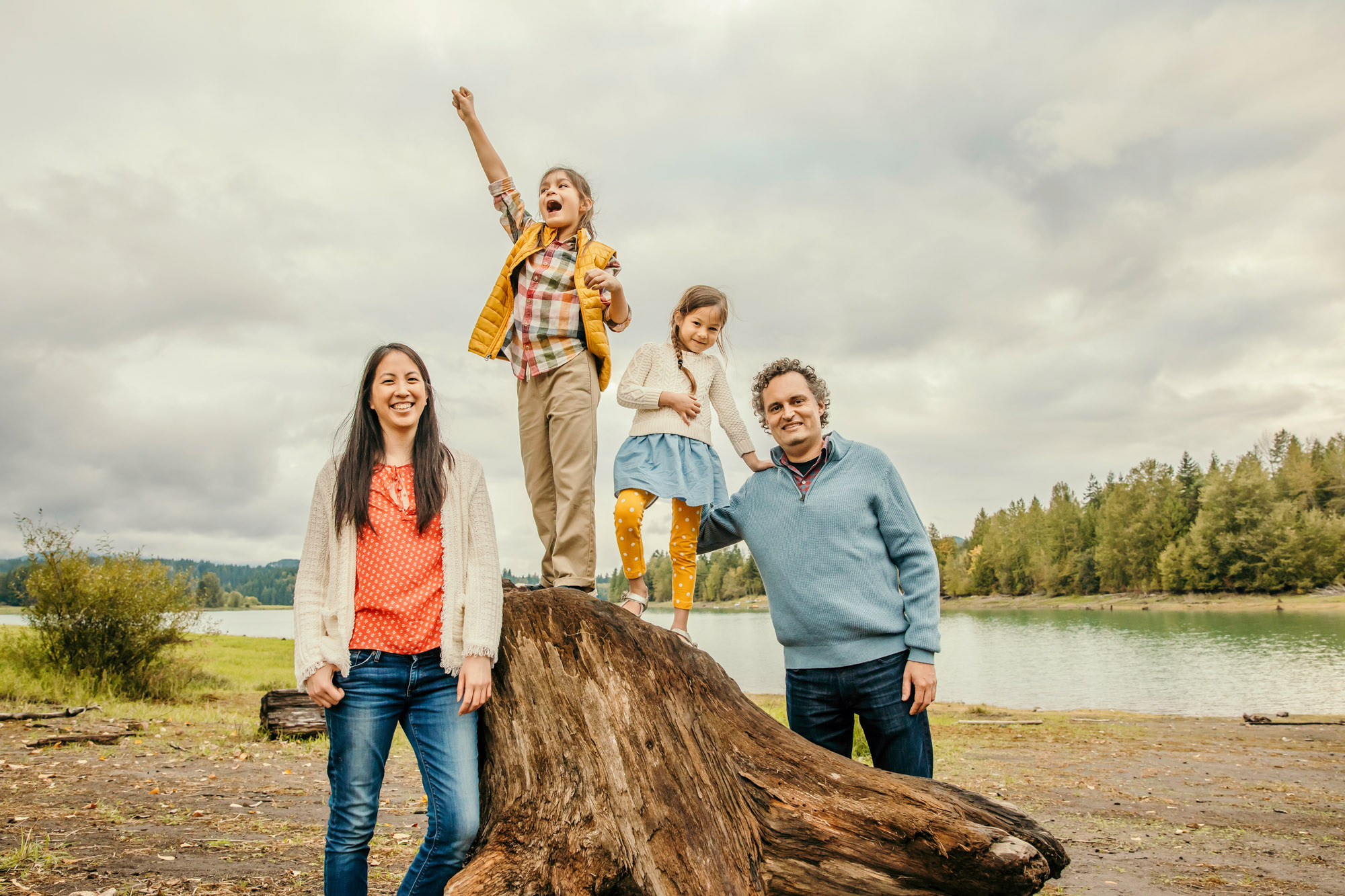 Family of four at Alder lake by Seattle family photographer James Thomas Long Photography