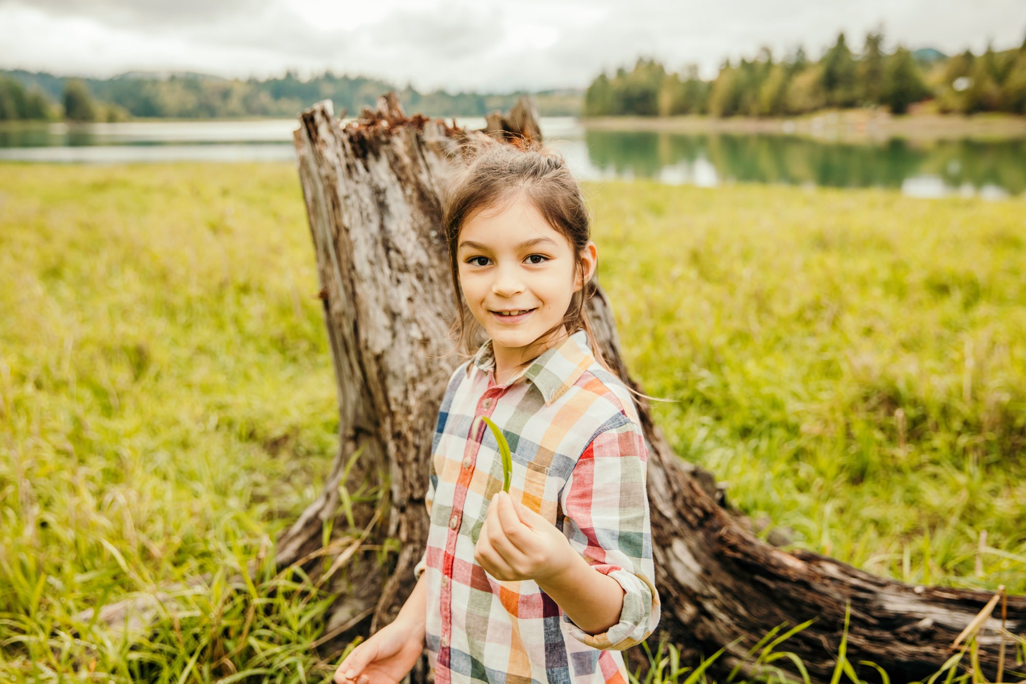 Family of four at Alder lake by Seattle family photographer James Thomas Long Photography