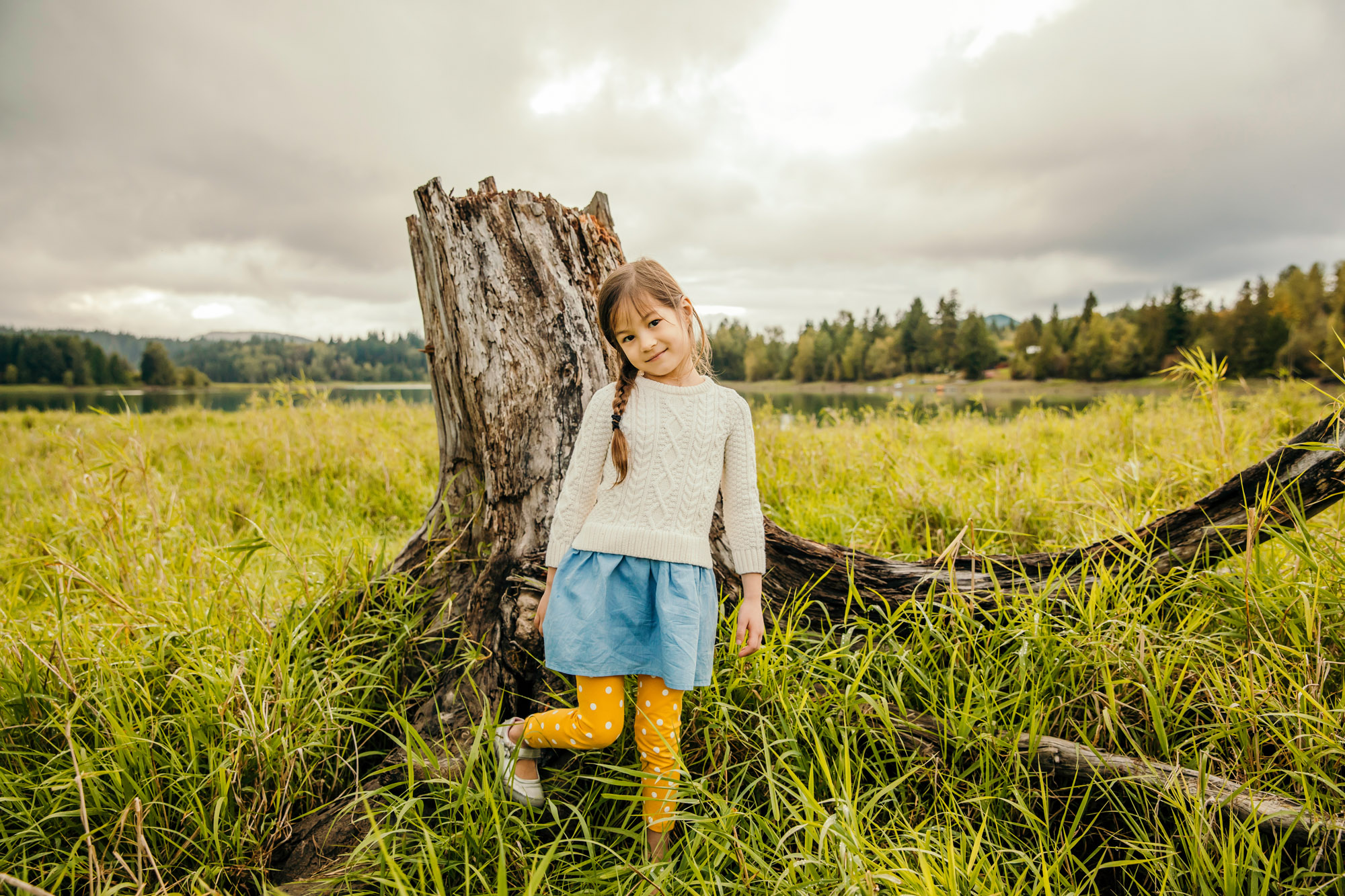 Family of four at Alder lake by Seattle family photographer James Thomas Long Photography