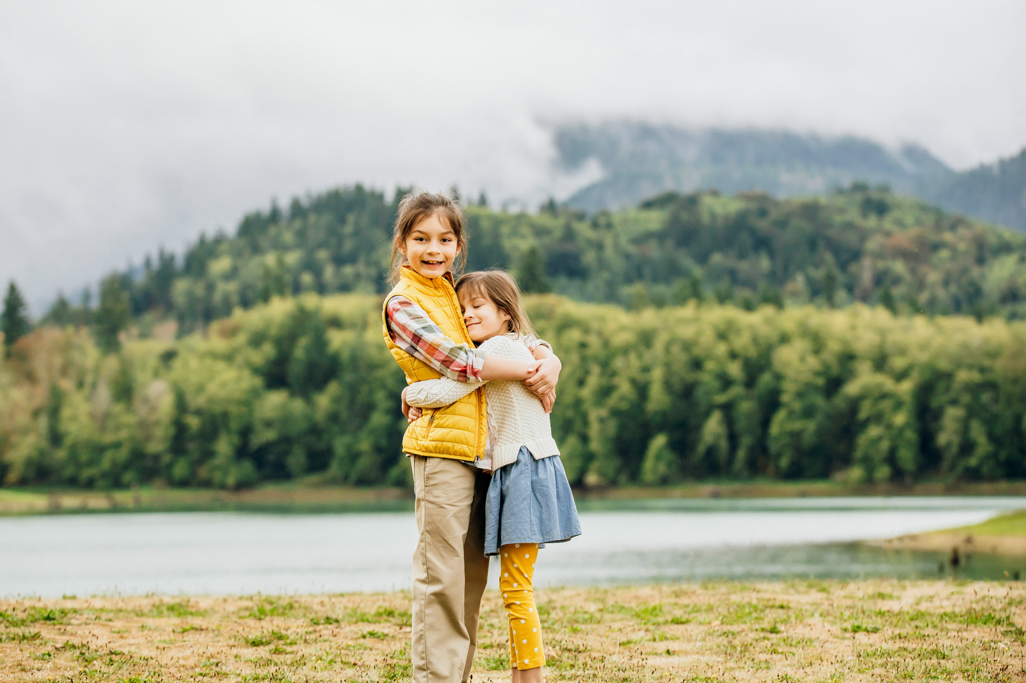 Family of four at Alder lake by Seattle family photographer James Thomas Long Photography