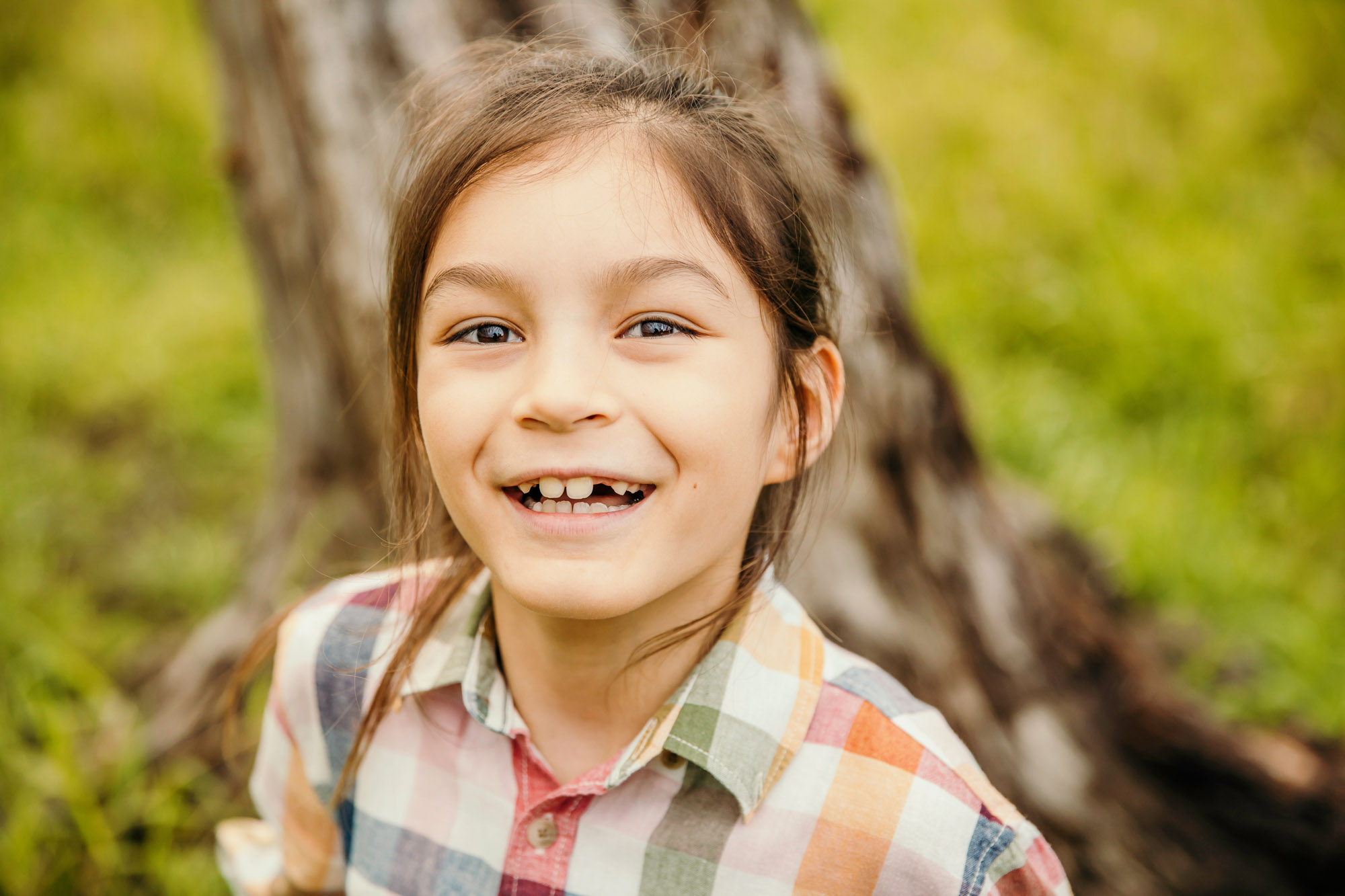 Family of four at Alder lake by Seattle family photographer James Thomas Long Photography