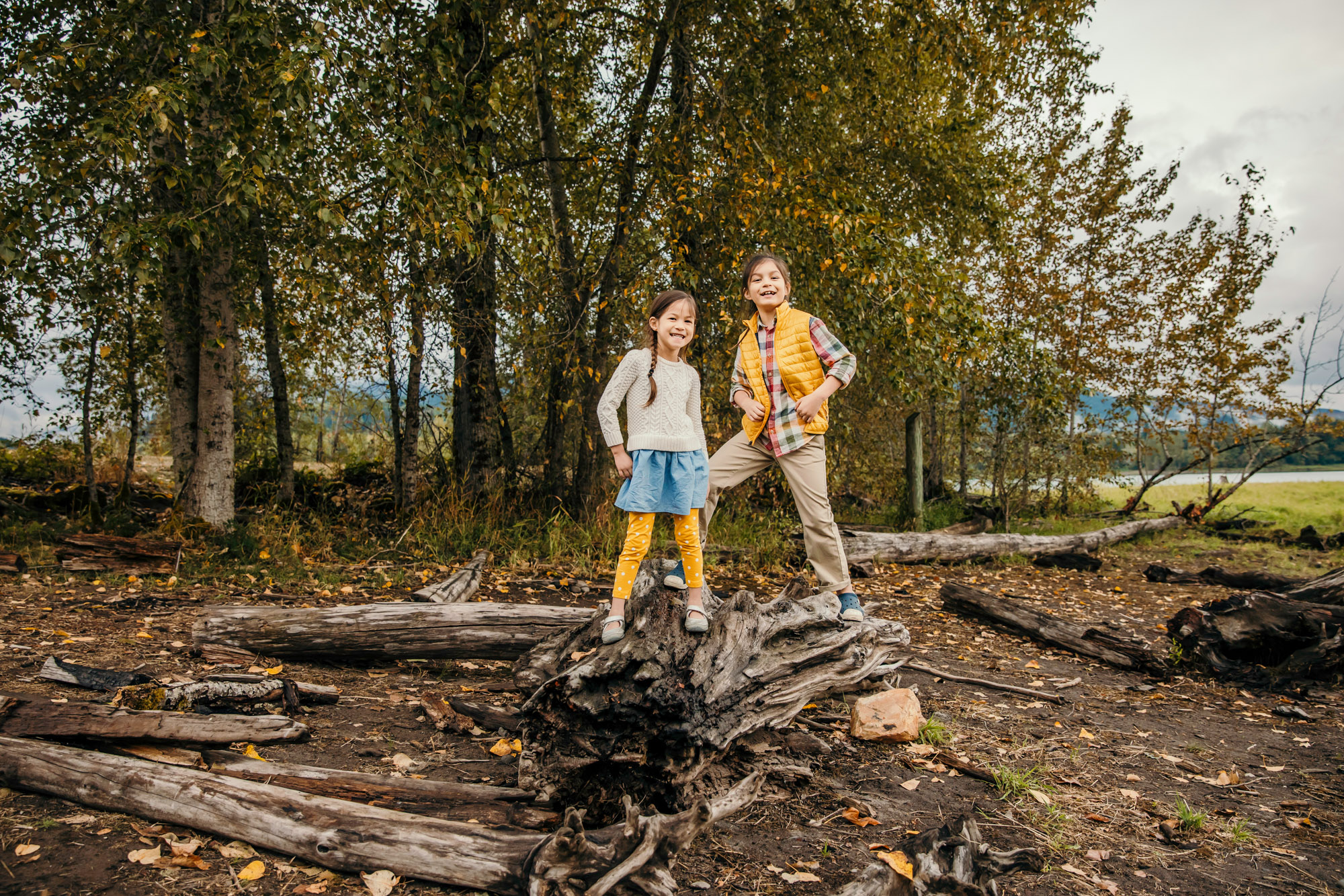 Family of four at Alder lake by Seattle family photographer James Thomas Long Photography