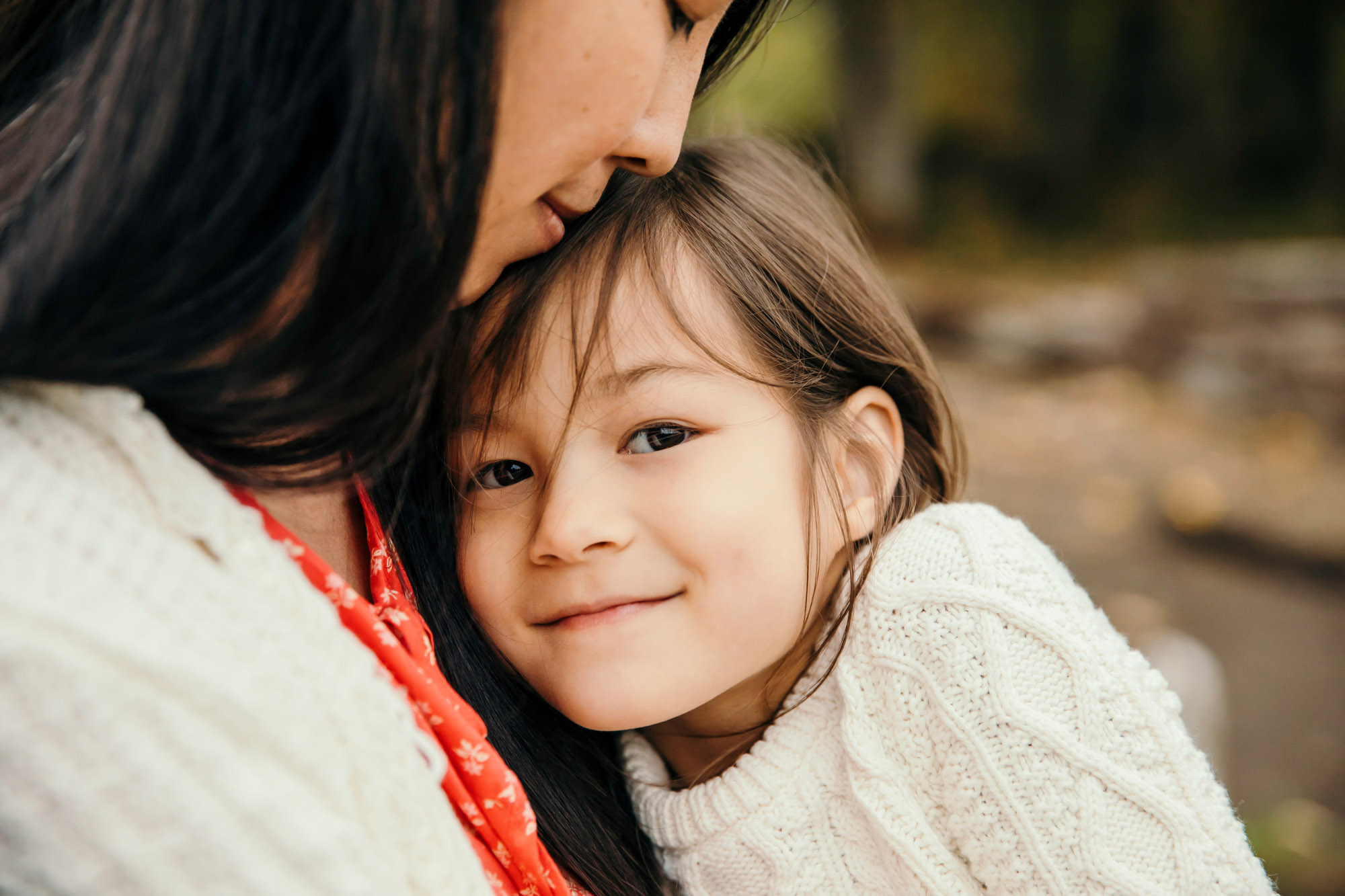 Family of four at Alder lake by Seattle family photographer James Thomas Long Photography