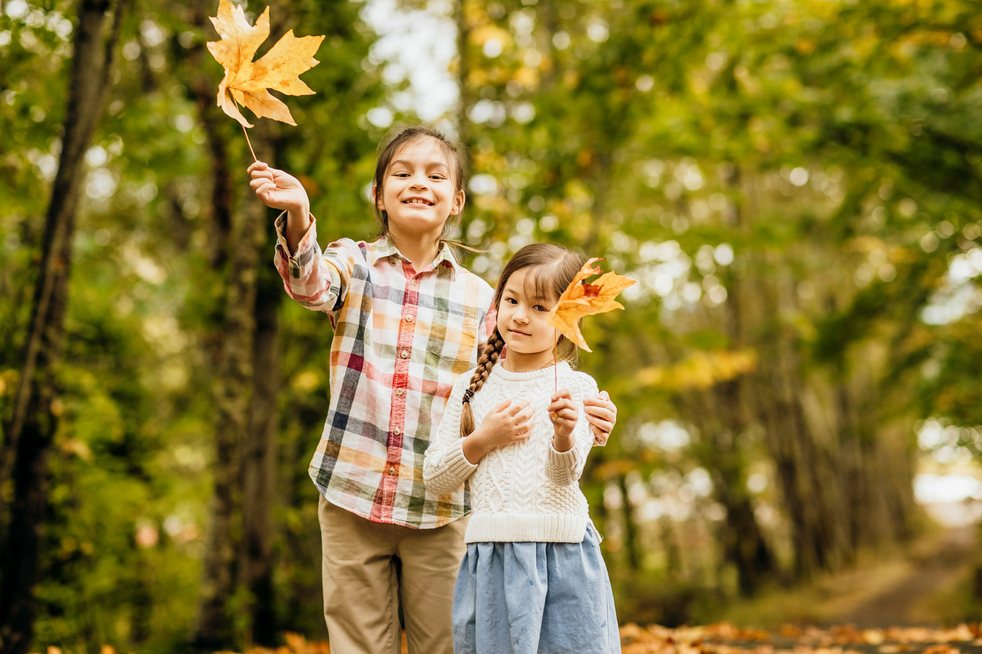 Family of four at Alder lake by Seattle family photographer James Thomas Long Photography