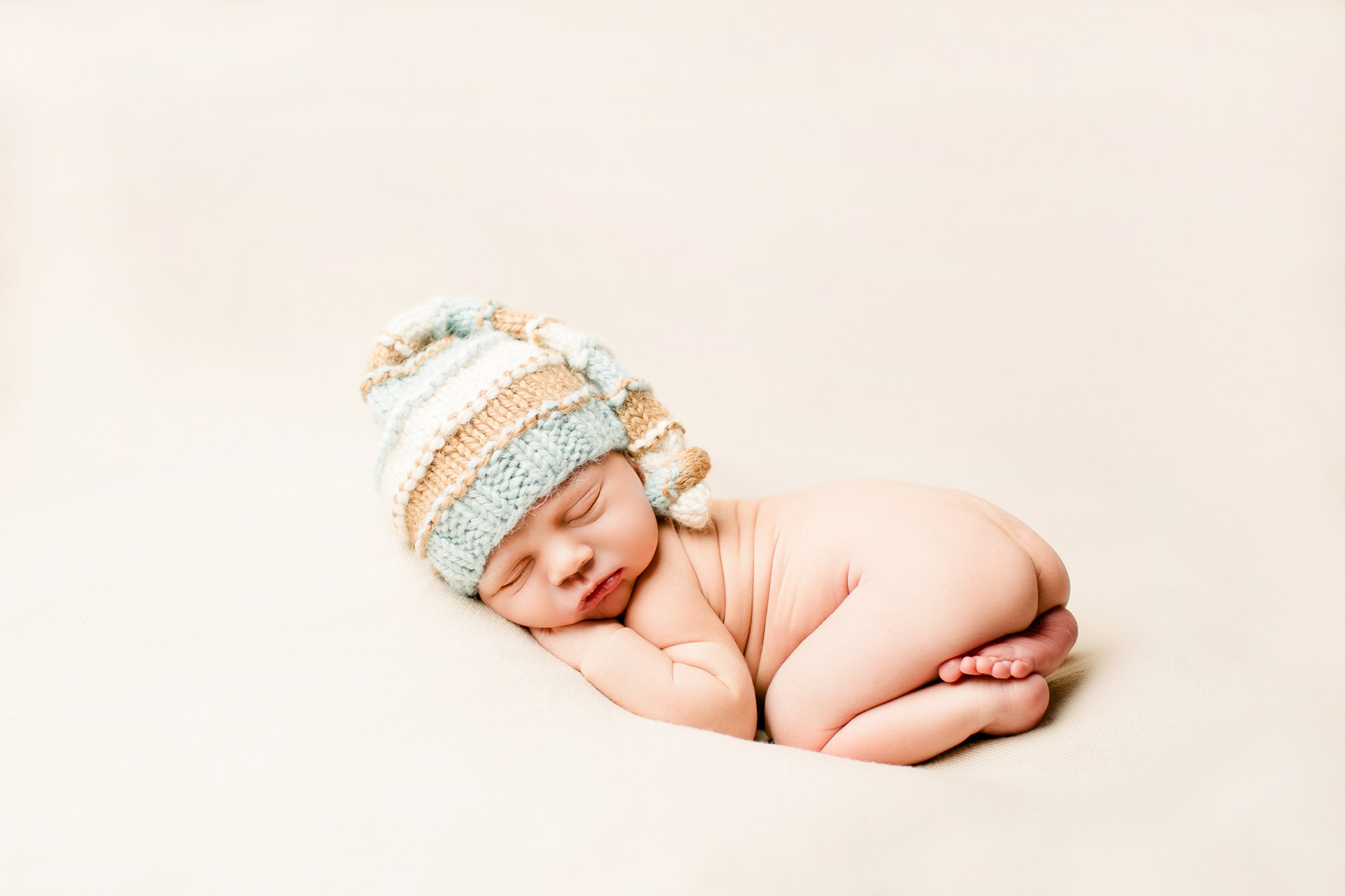 Snoqualmie WA newborn photography session by James Thomas Long Photography