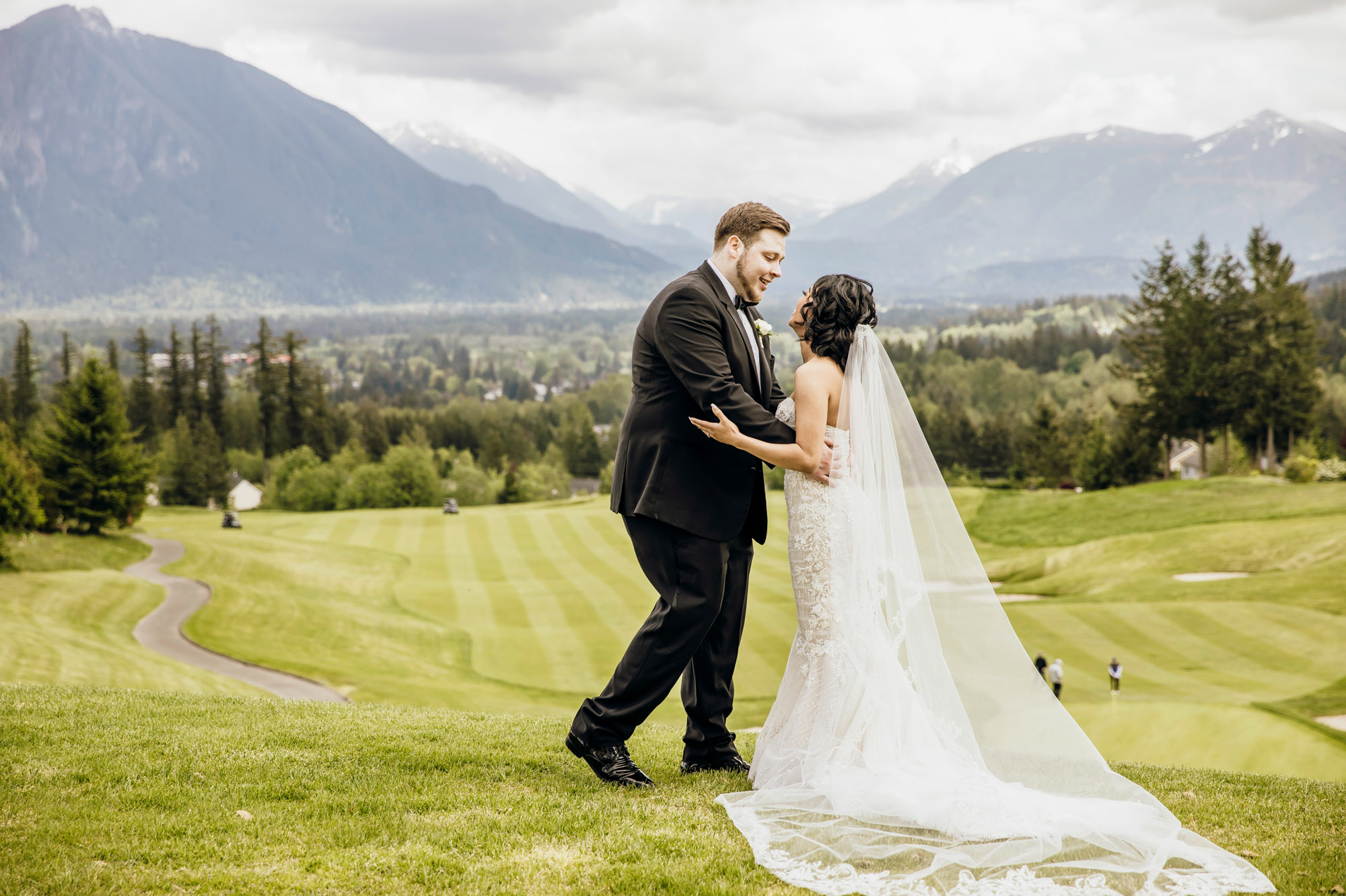 The Club at Snoqualmie Ridge wedding by Snoqualmie Wedding Photographer James Thomas Long Photography