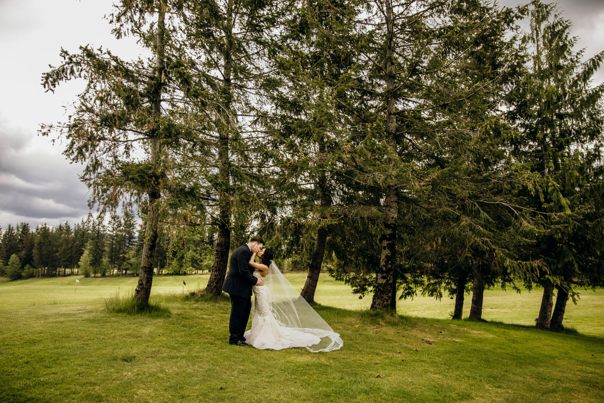 The Club at Snoqualmie Ridge wedding by Snoqualmie Wedding Photographer James Thomas Long Photography