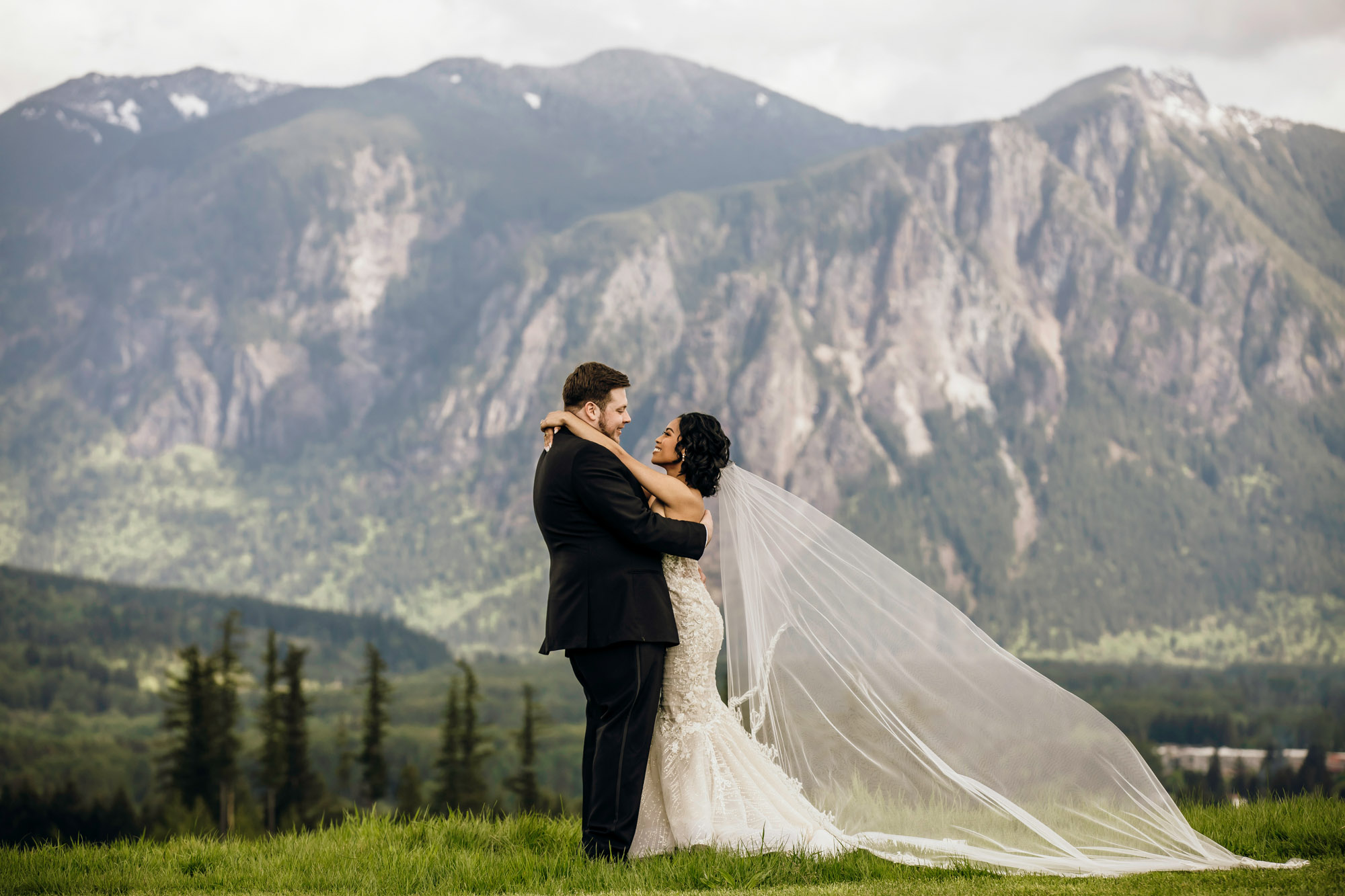 The Club at Snoqualmie Ridge wedding by Snoqualmie Wedding Photographer James Thomas Long Photography