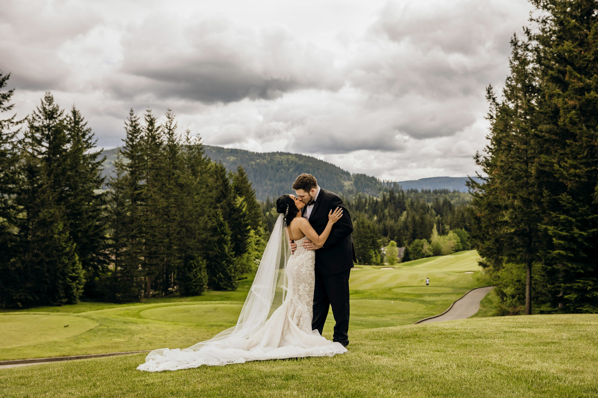 The Club at Snoqualmie Ridge wedding by Snoqualmie Wedding Photographer James Thomas Long Photography