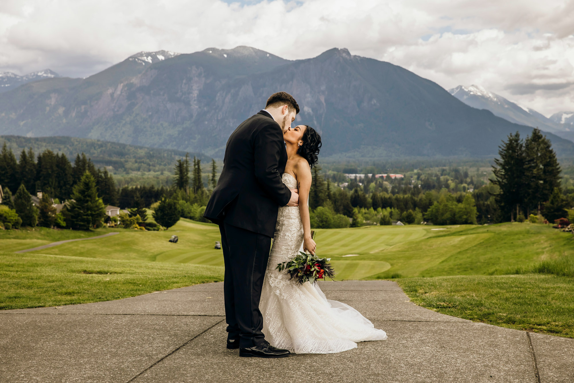 The Club at Snoqualmie Ridge wedding by Snoqualmie Wedding Photographer James Thomas Long Photography