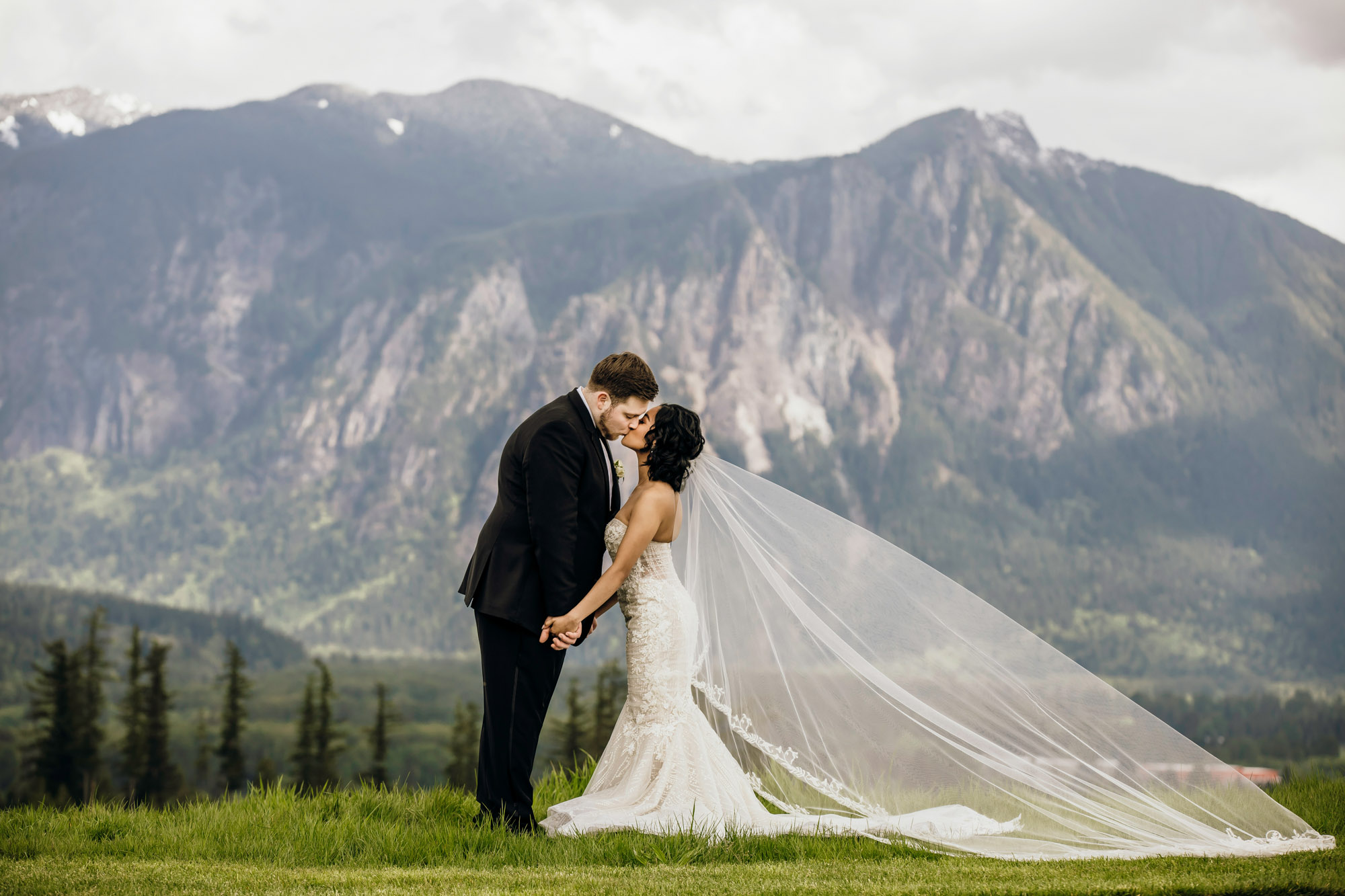 The Club at Snoqualmie Ridge wedding by Snoqualmie Wedding Photographer James Thomas Long Photography