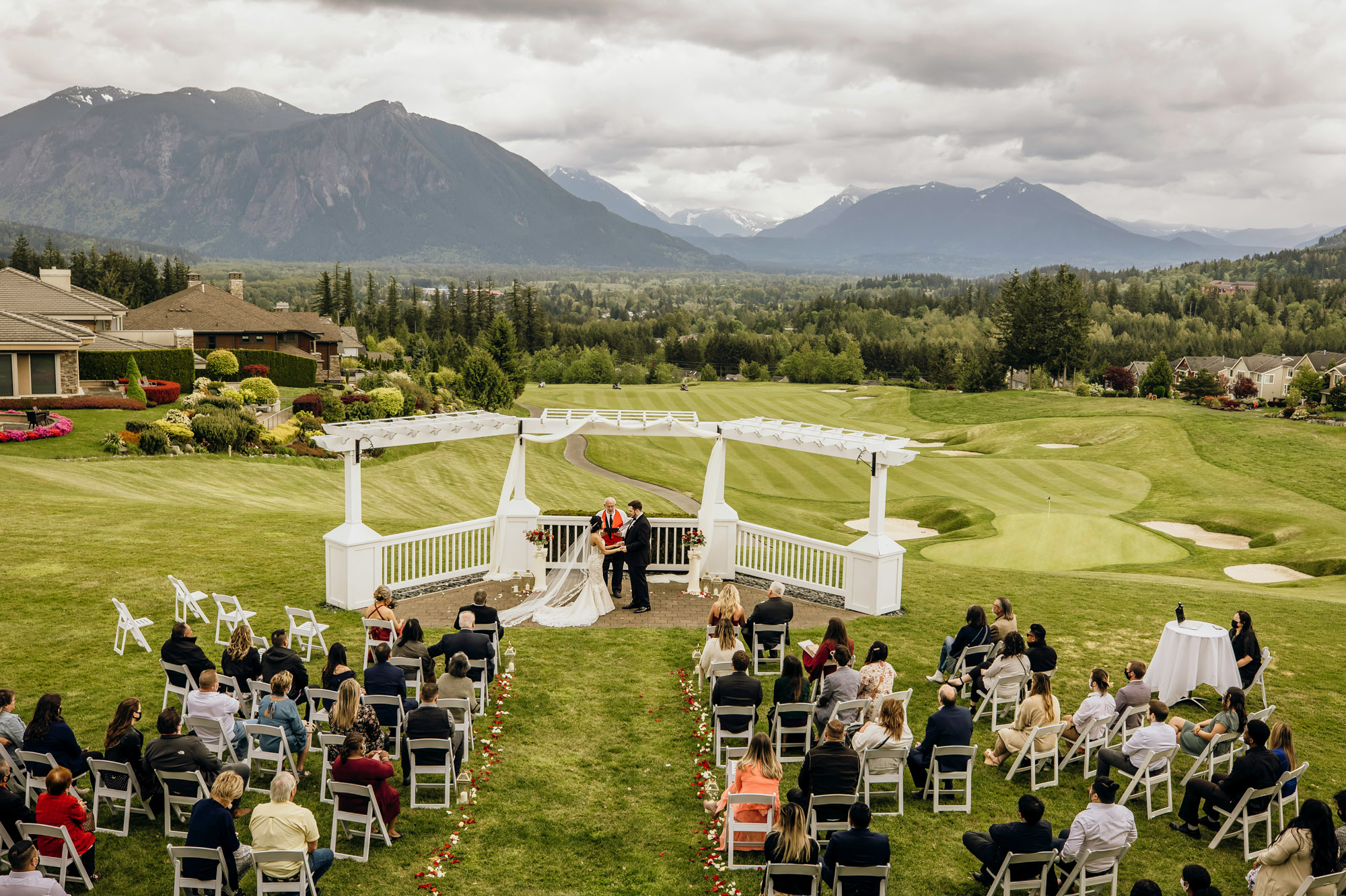 The Club at Snoqualmie Ridge wedding by Snoqualmie Wedding Photographer James Thomas Long Photography