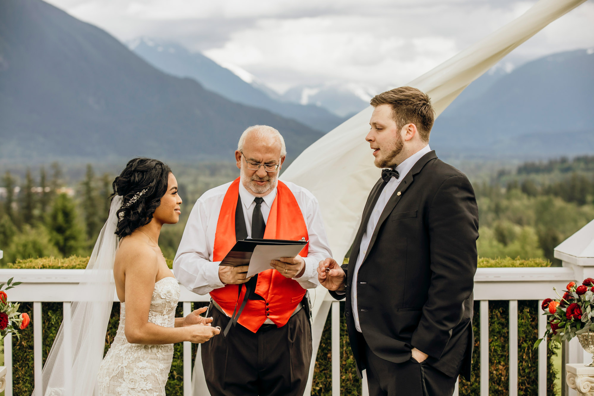 The Club at Snoqualmie Ridge wedding by Snoqualmie Wedding Photographer James Thomas Long Photography