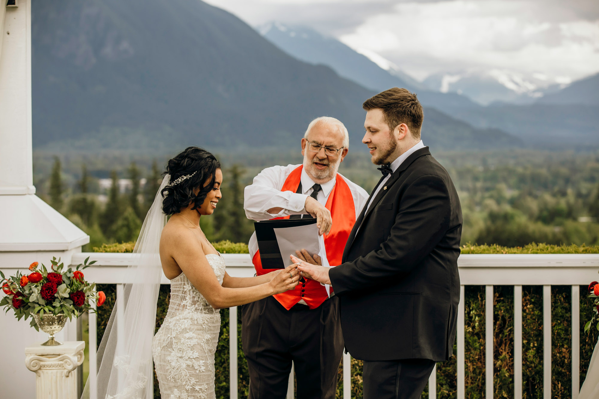 The Club at Snoqualmie Ridge wedding by Snoqualmie Wedding Photographer James Thomas Long Photography