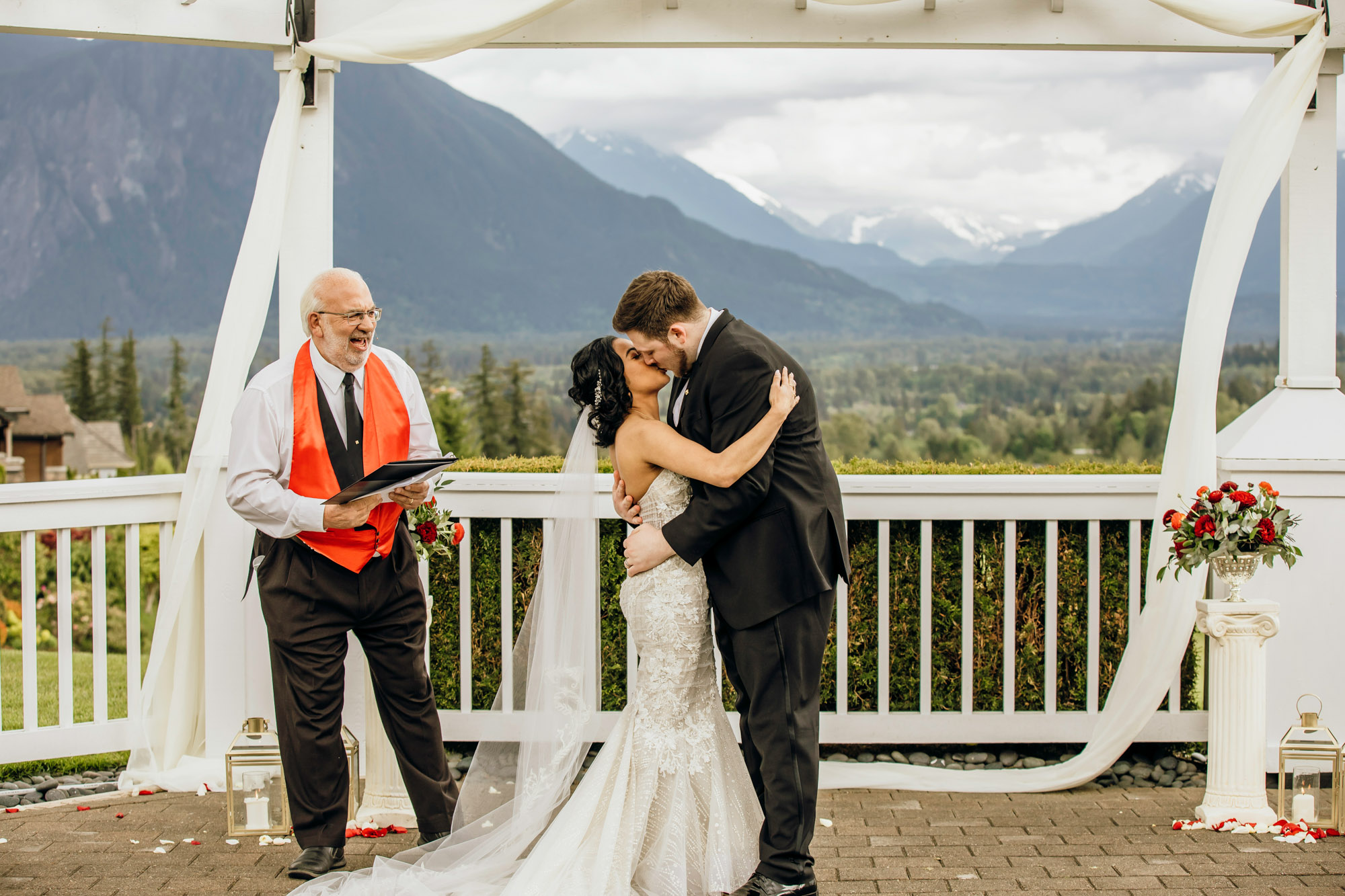 The Club at Snoqualmie Ridge wedding by Snoqualmie Wedding Photographer James Thomas Long Photography