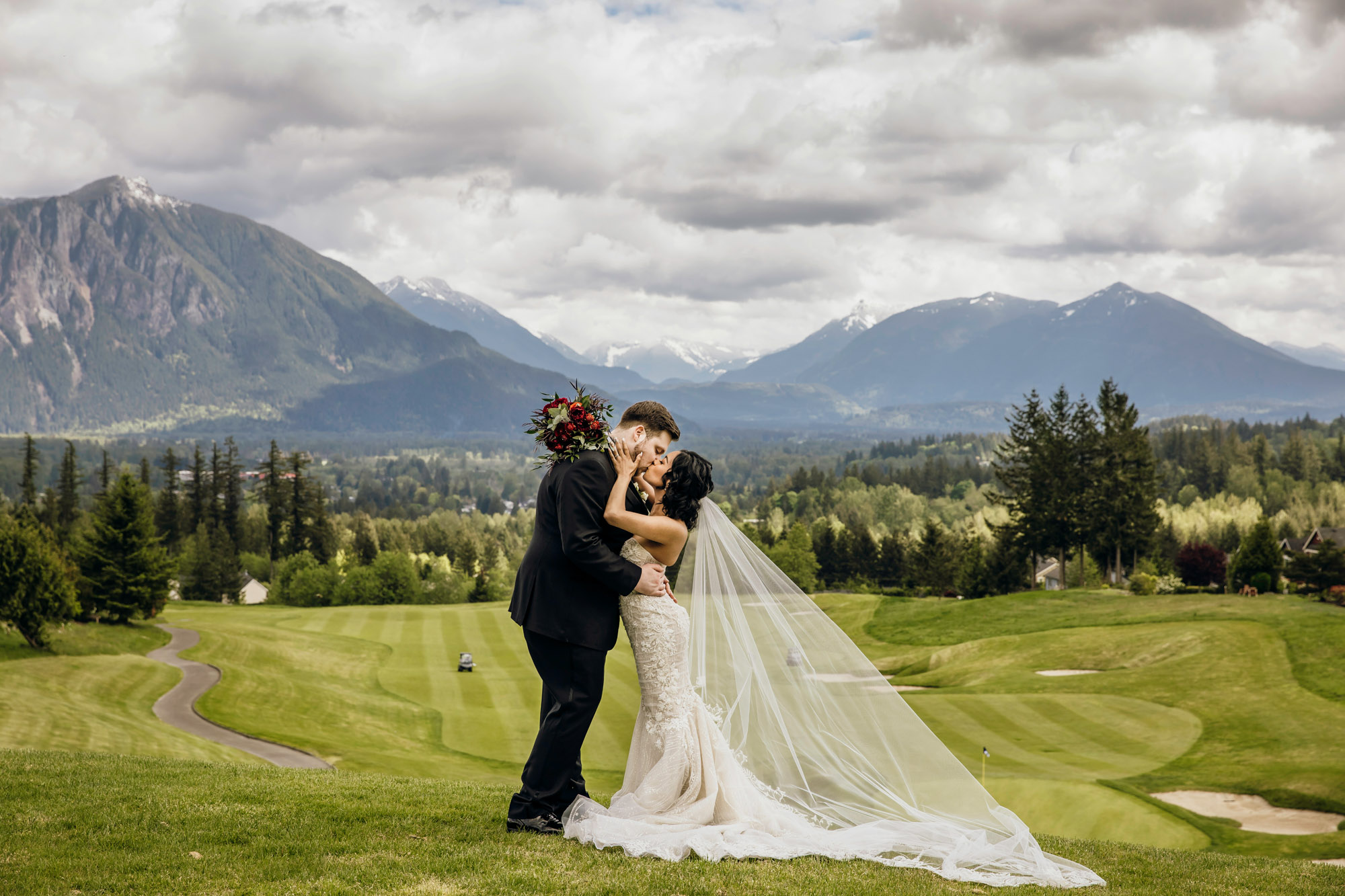 The Club at Snoqualmie Ridge wedding by Snoqualmie Wedding Photographer James Thomas Long Photography