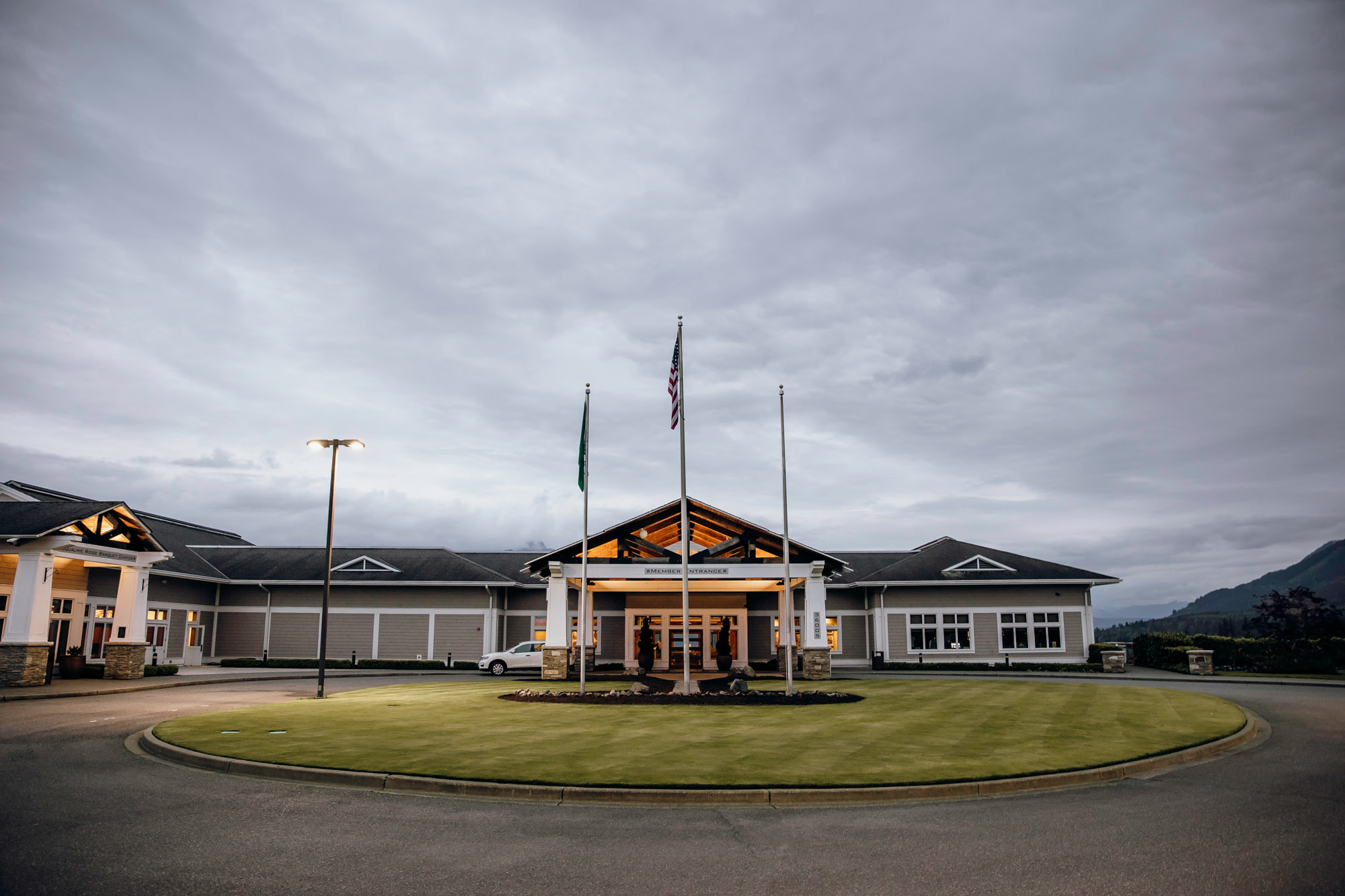 The Club at Snoqualmie Ridge wedding by Snoqualmie Wedding Photographer James Thomas Long Photography