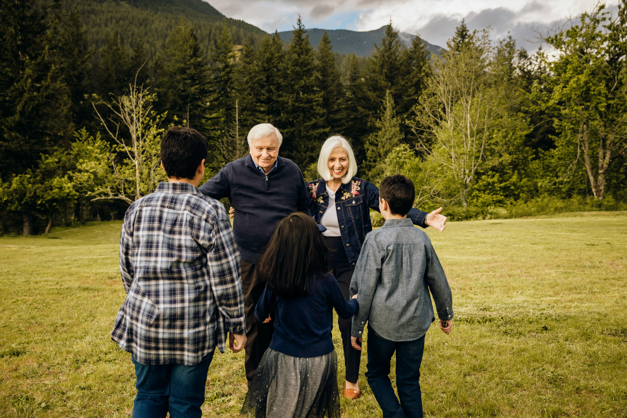 Family photography session in North Bend by Snoqualmie family photographer James Thomas Long Photography