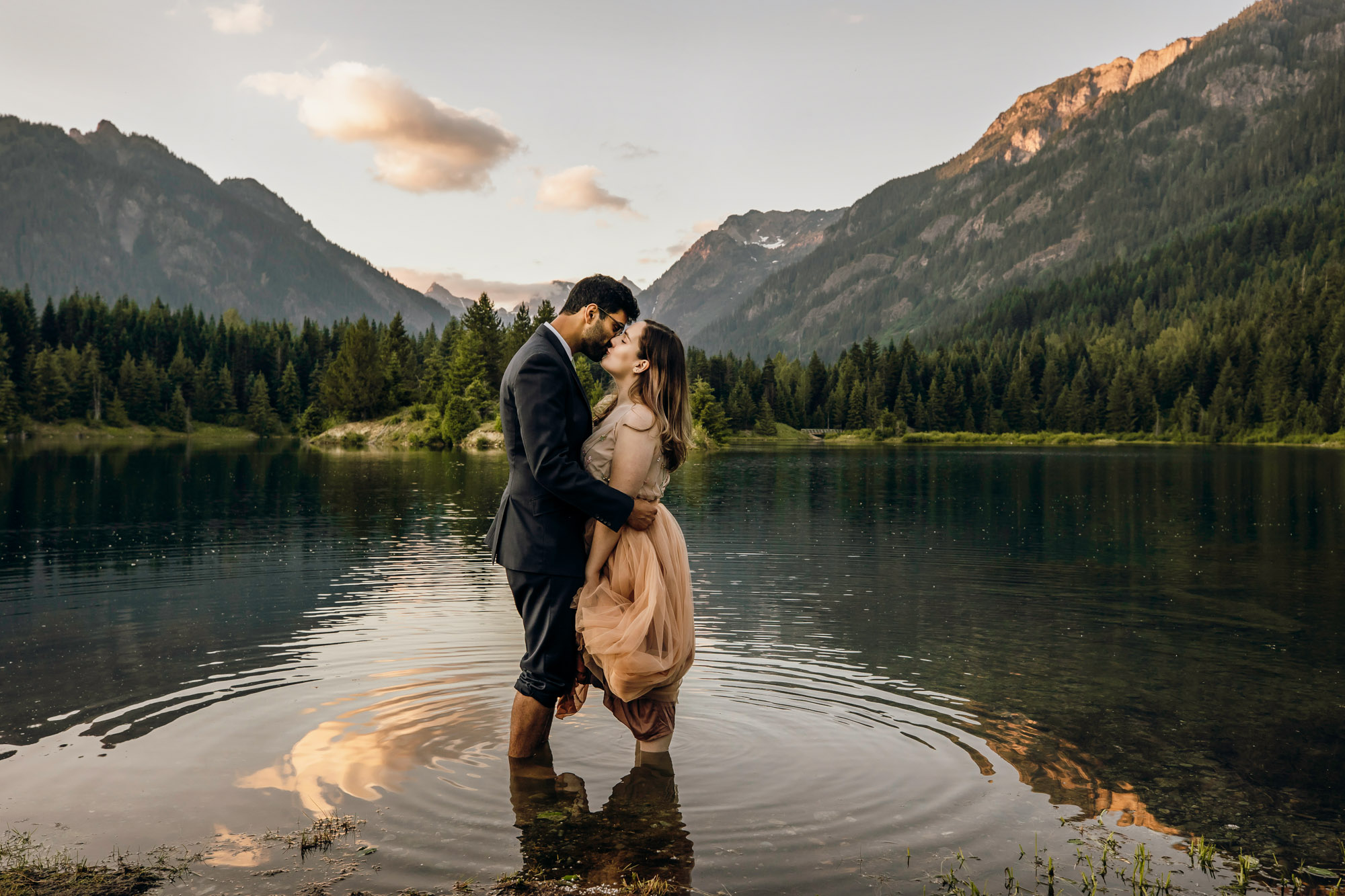 Cascade Mountain elopement by Snoqualmie wedding photographer James Thomas Long Photography