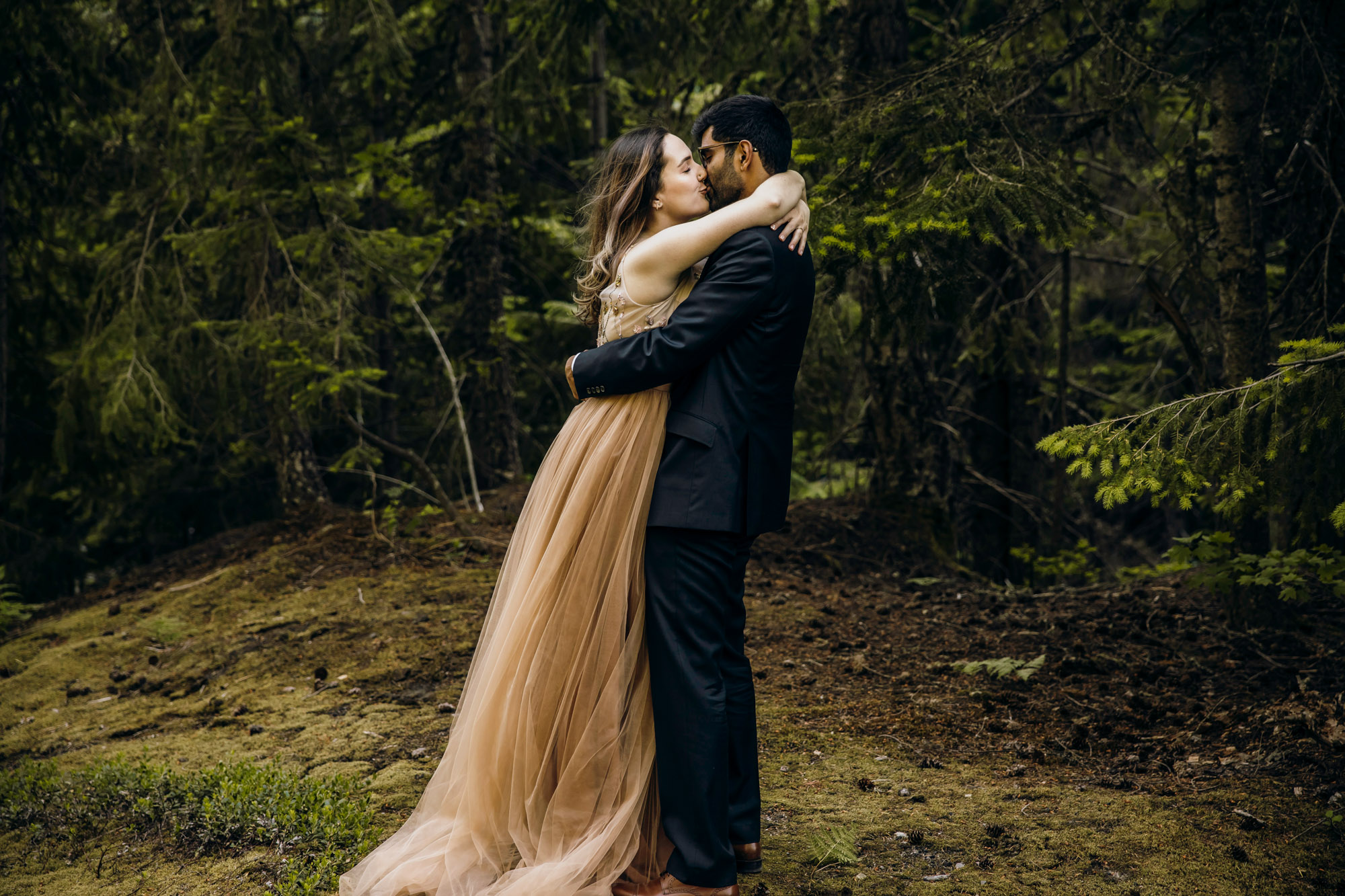 Cascade Mountain elopement by Snoqualmie wedding photographer James Thomas Long Photography