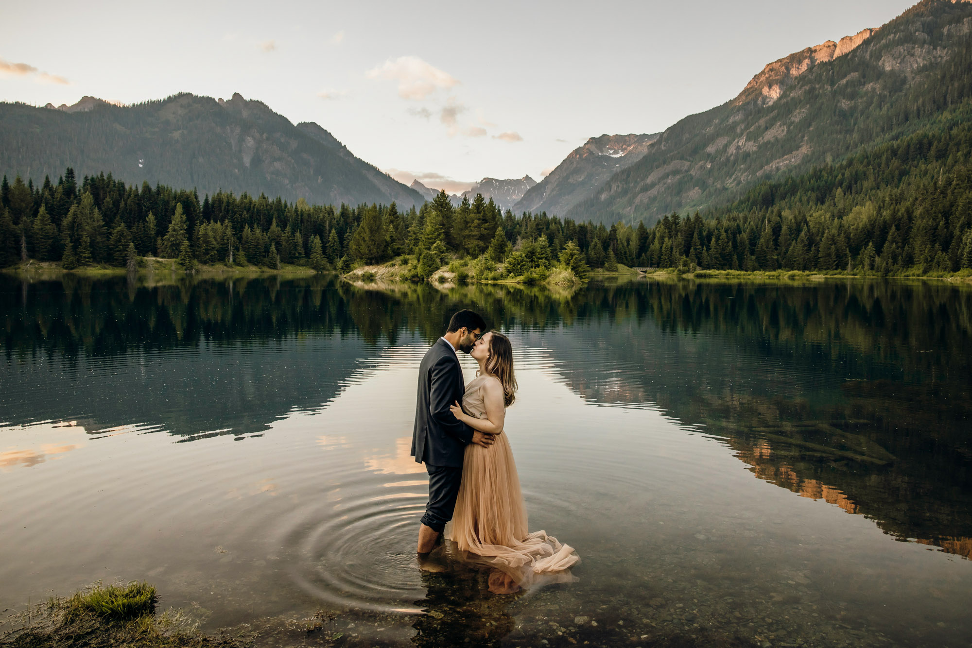 Cascade Mountain elopement by Snoqualmie wedding photographer James Thomas Long Photography