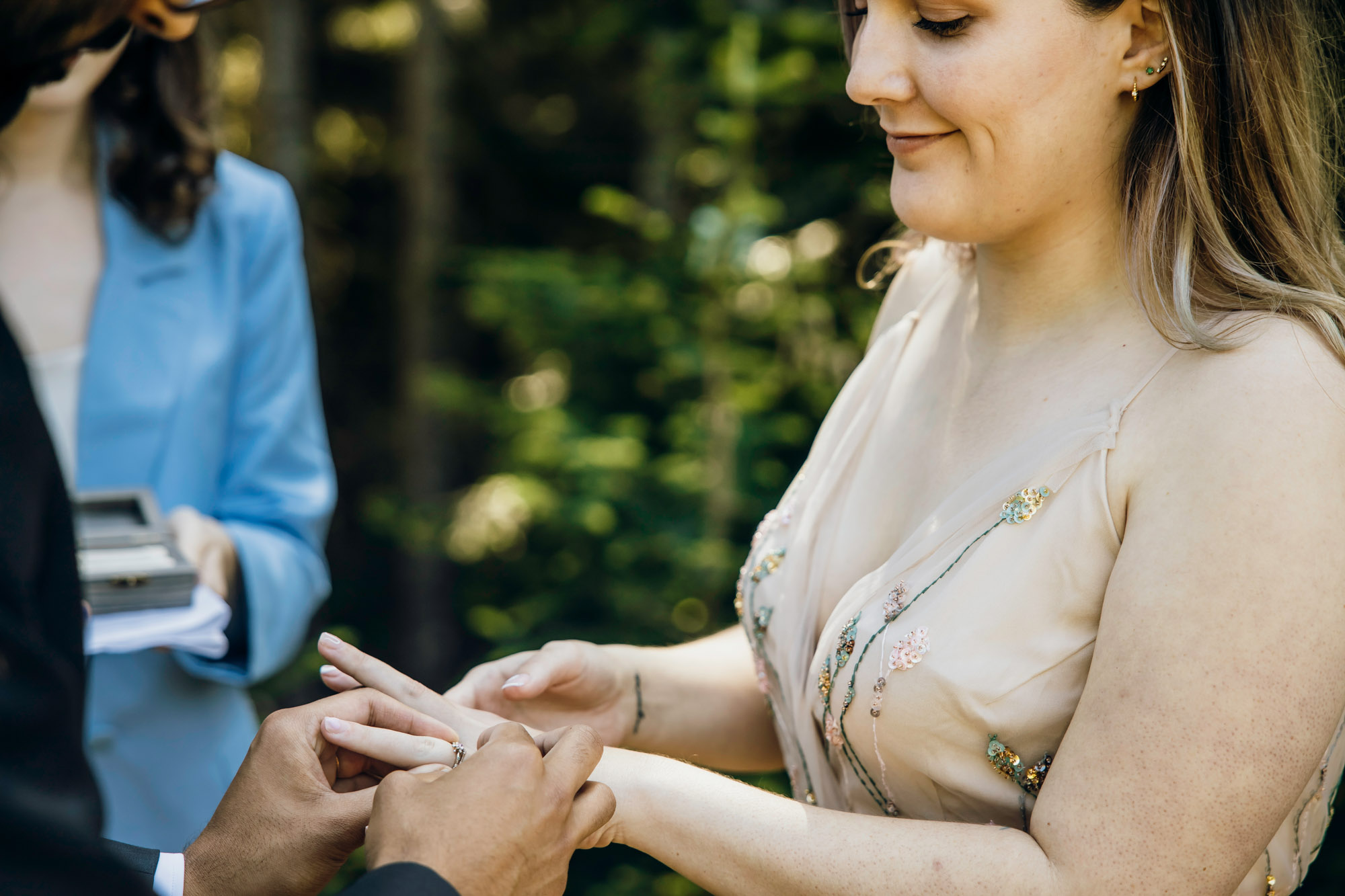 Cascade Mountain elopement by Snoqualmie wedding photographer James Thomas Long Photography