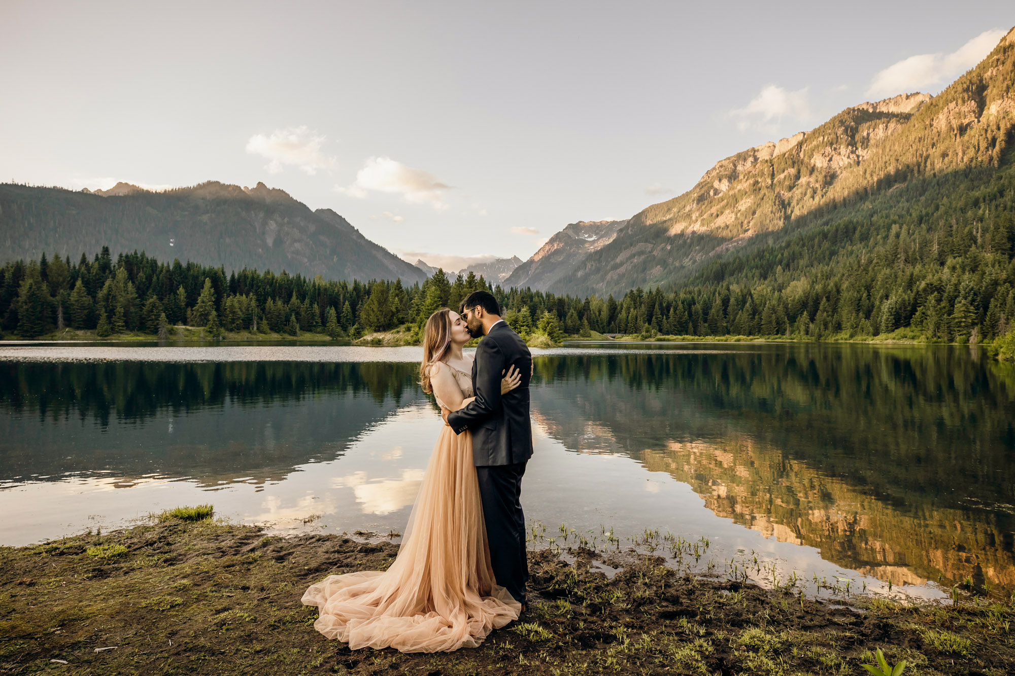 Cascade Mountain elopement by Snoqualmie wedding photographer James Thomas Long Photography