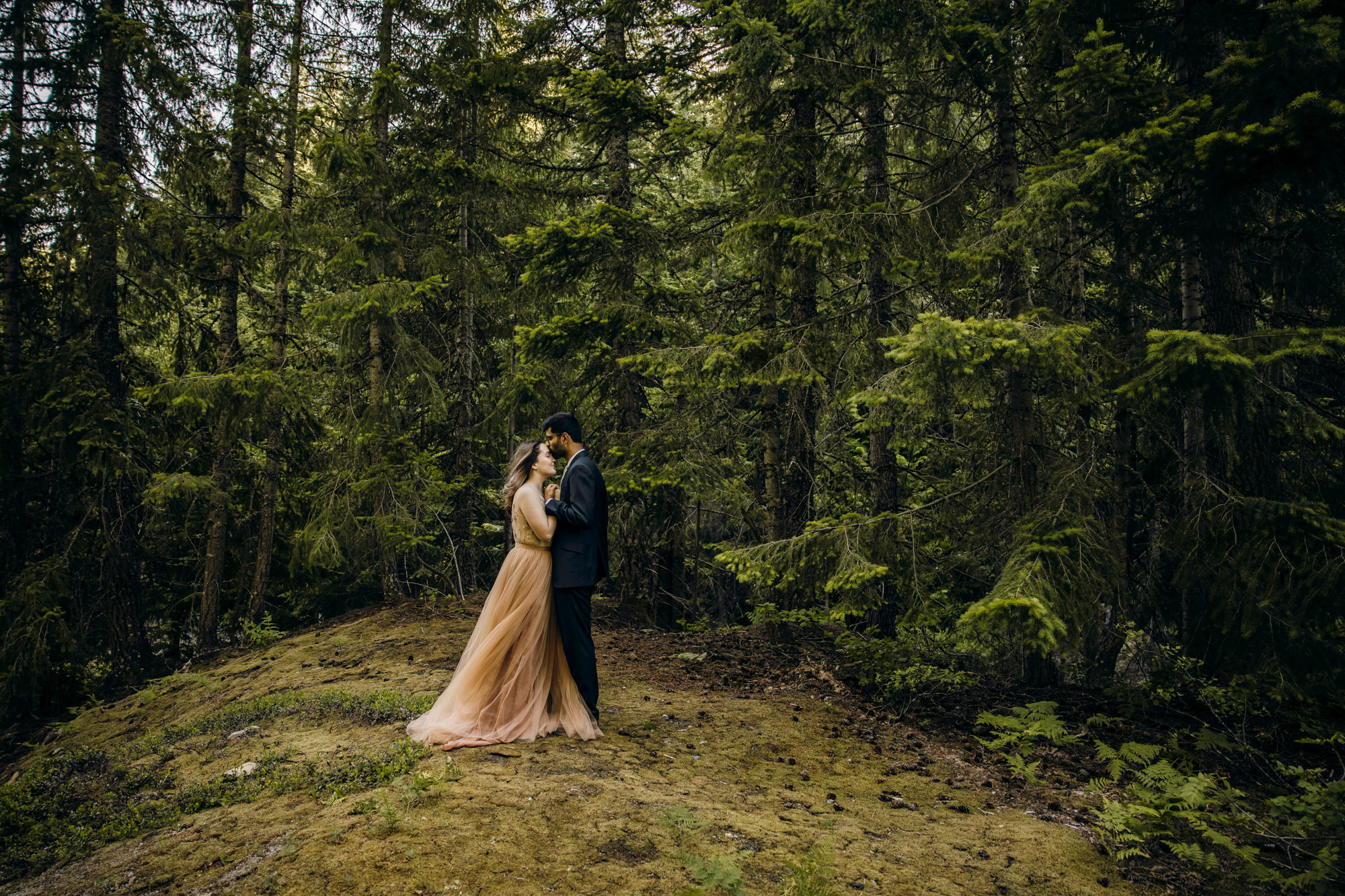 Cascade Mountain elopement by Snoqualmie wedding photographer James Thomas Long Photography