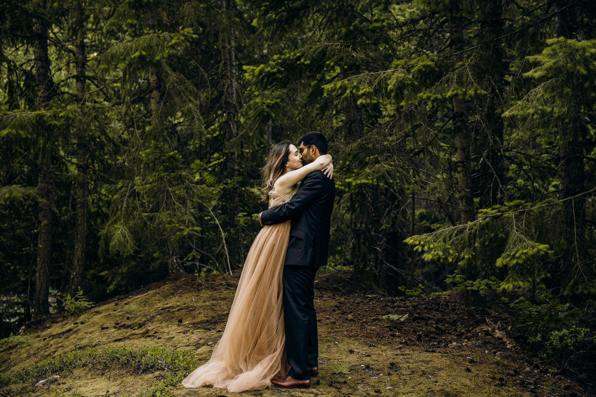 Cascade Mountain elopement by Snoqualmie wedding photographer James Thomas Long Photography