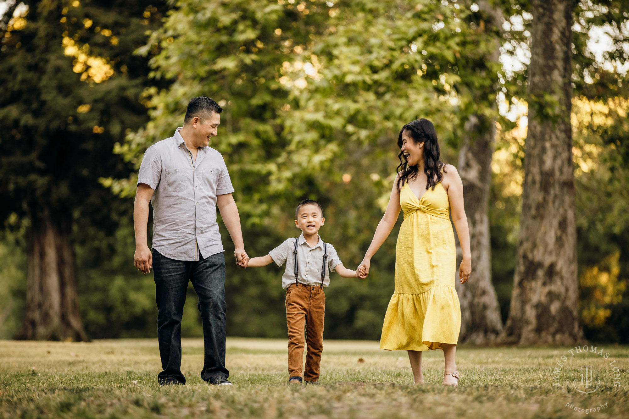 Family photography session by Snoqualmie family photographer James Thomas Long Photography