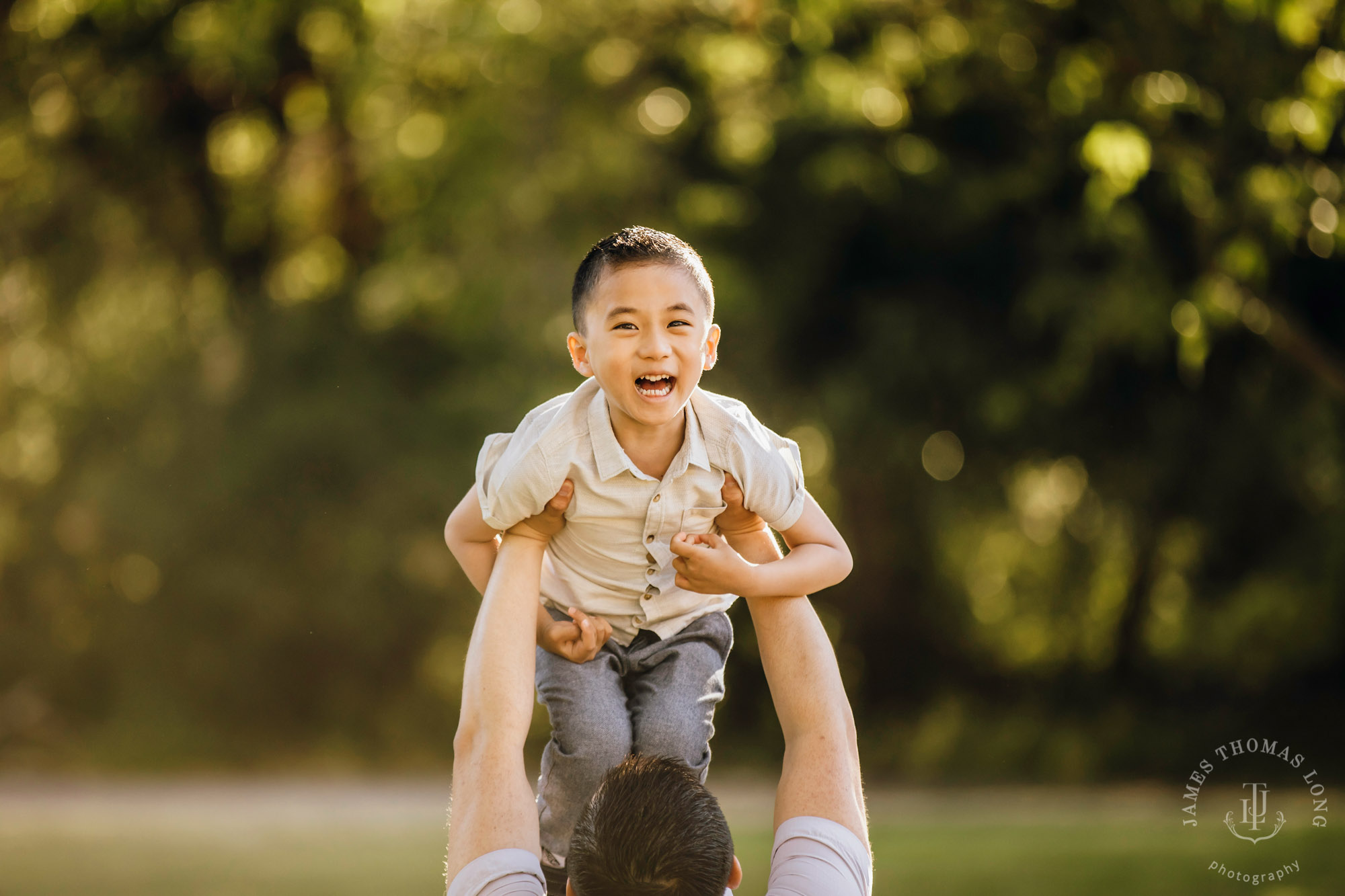 Family photography session by Snoqualmie family photographer James Thomas Long Photography