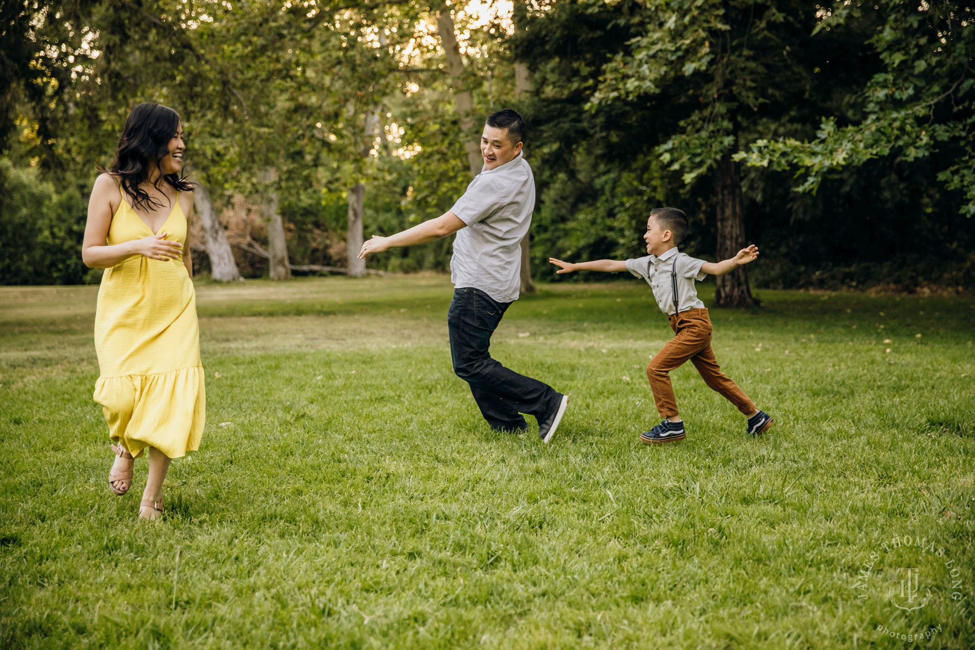 Family photography session by Snoqualmie family photographer James Thomas Long Photography