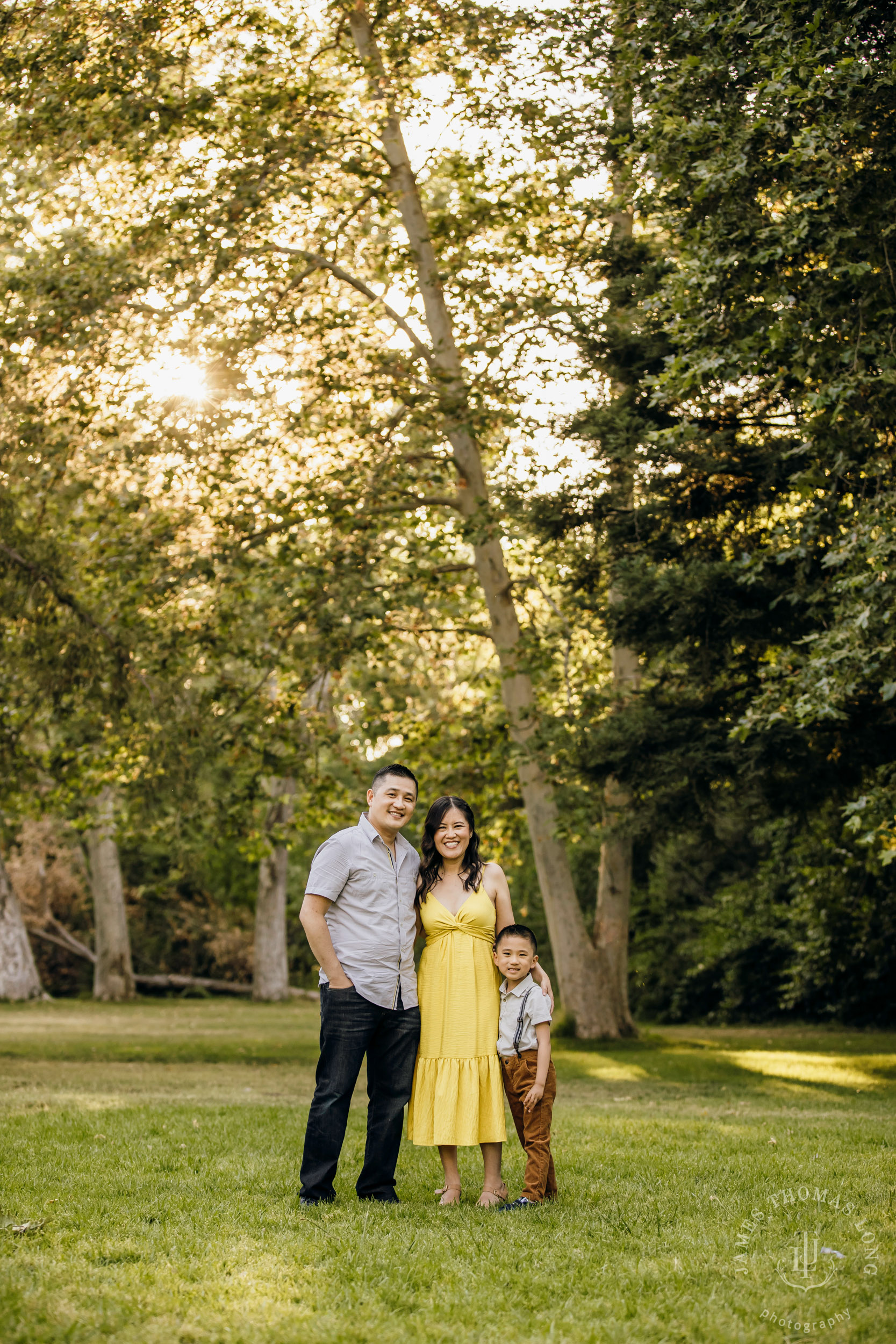 Family photography session by Snoqualmie family photographer James Thomas Long Photography