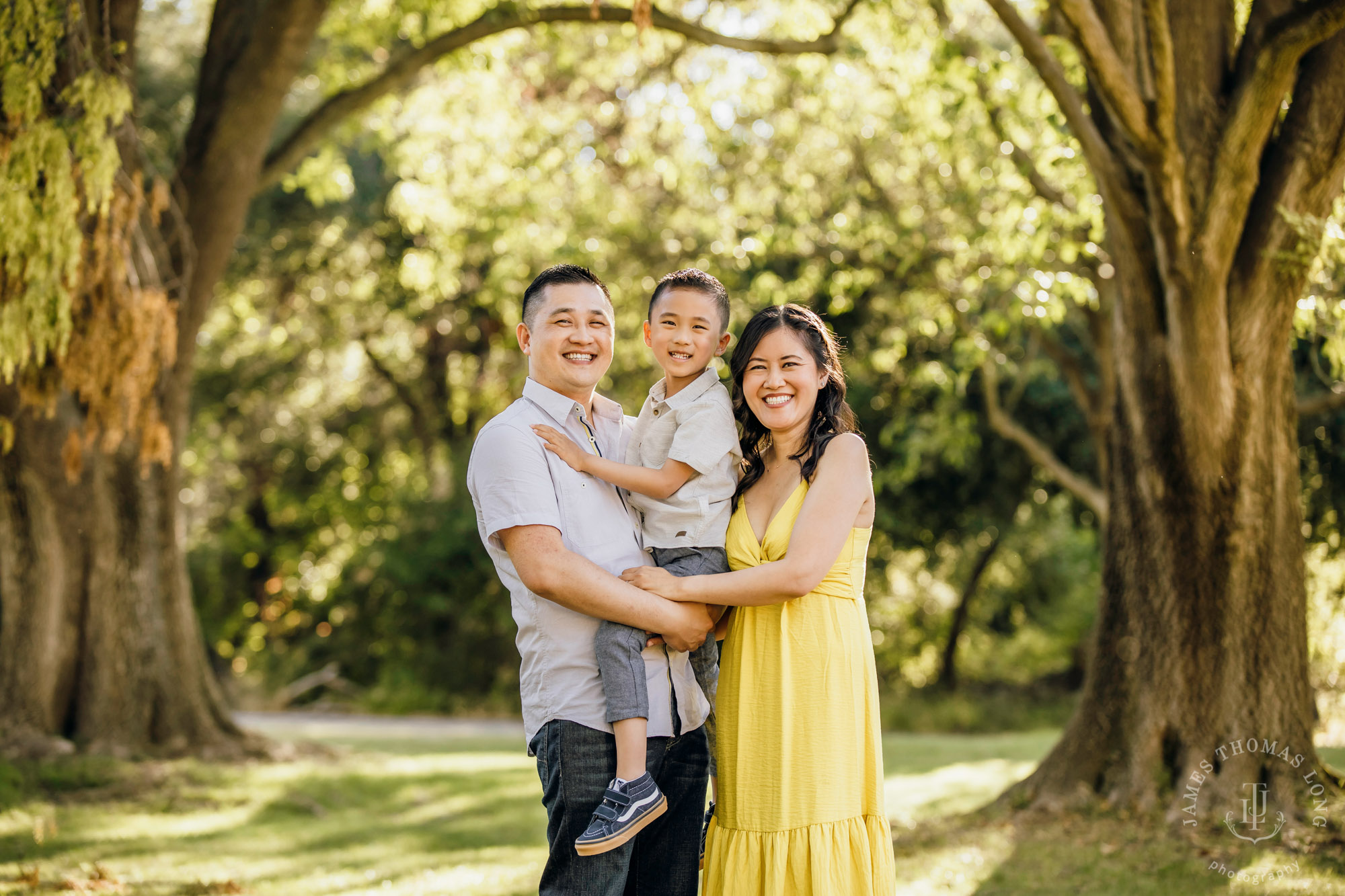 Family photography session by Snoqualmie family photographer James Thomas Long Photography