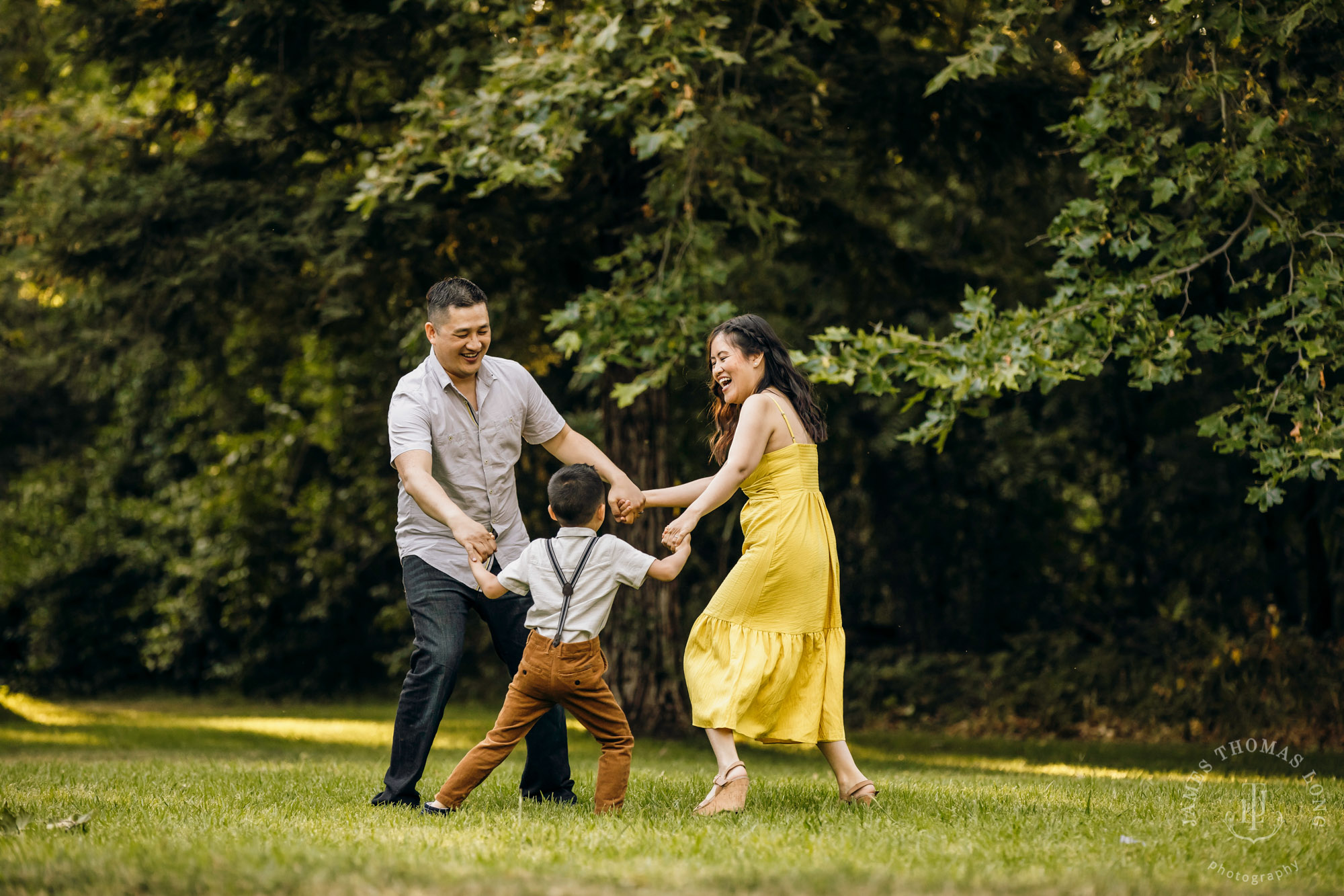 Family photography session by Snoqualmie family photographer James Thomas Long Photography