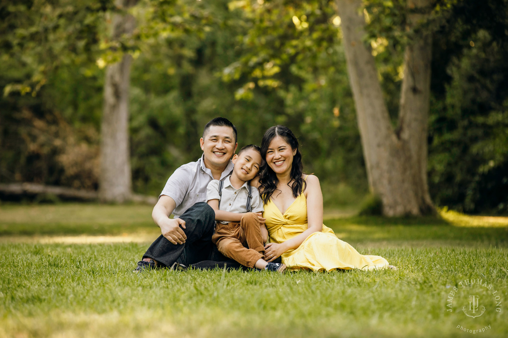 Family photography session by Snoqualmie family photographer James Thomas Long Photography