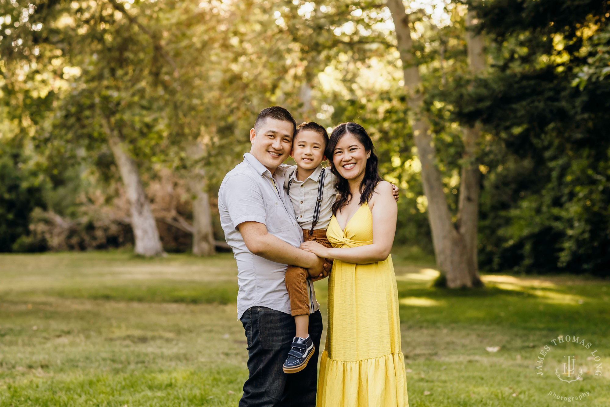 Family photography session by Snoqualmie family photographer James Thomas Long Photography